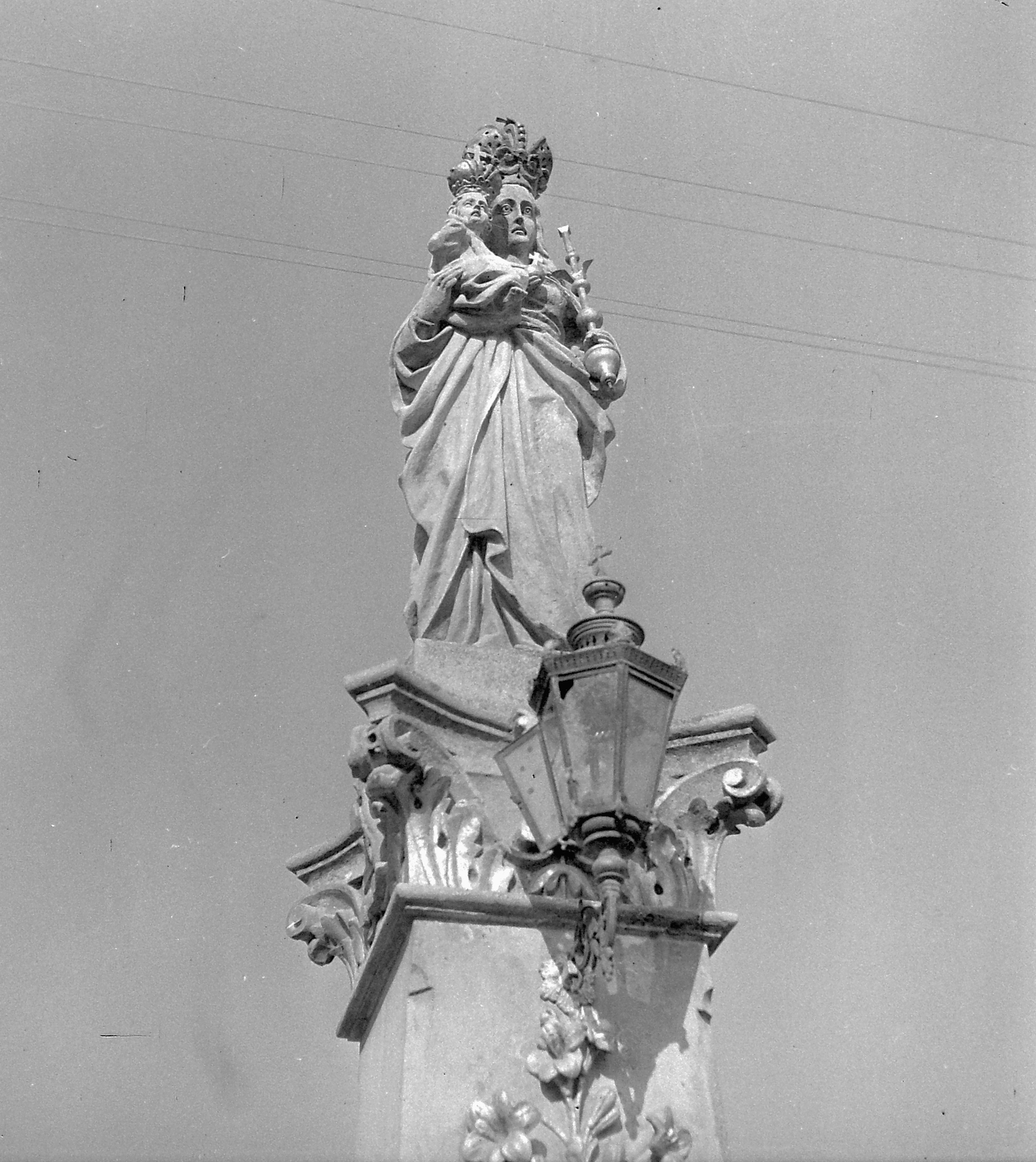 Magyarország, Vasvár, Mária szobor a Bartók Béla utca és a Vasvári Pál utca kereszteződésében., 1952, Építész, vallás, szobor, Szűz Mária-ábrázolás, Fortepan #23520