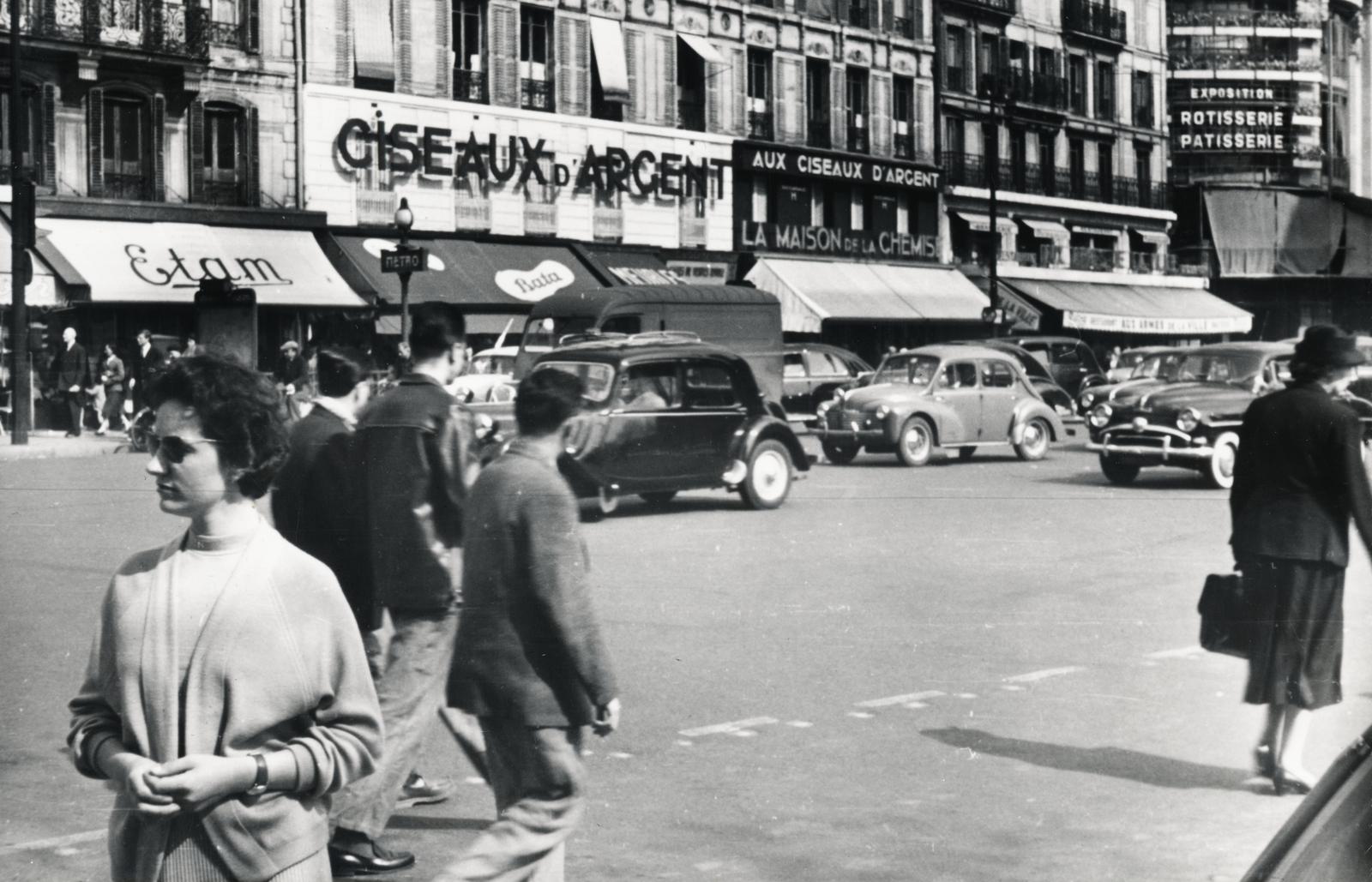 Franciaország, Párizs, Rue de Rivoli, jobbra a Rue du Temple torkolata., 1957, Fejér Csaba-Kindert Piroska, Fortepan #235233