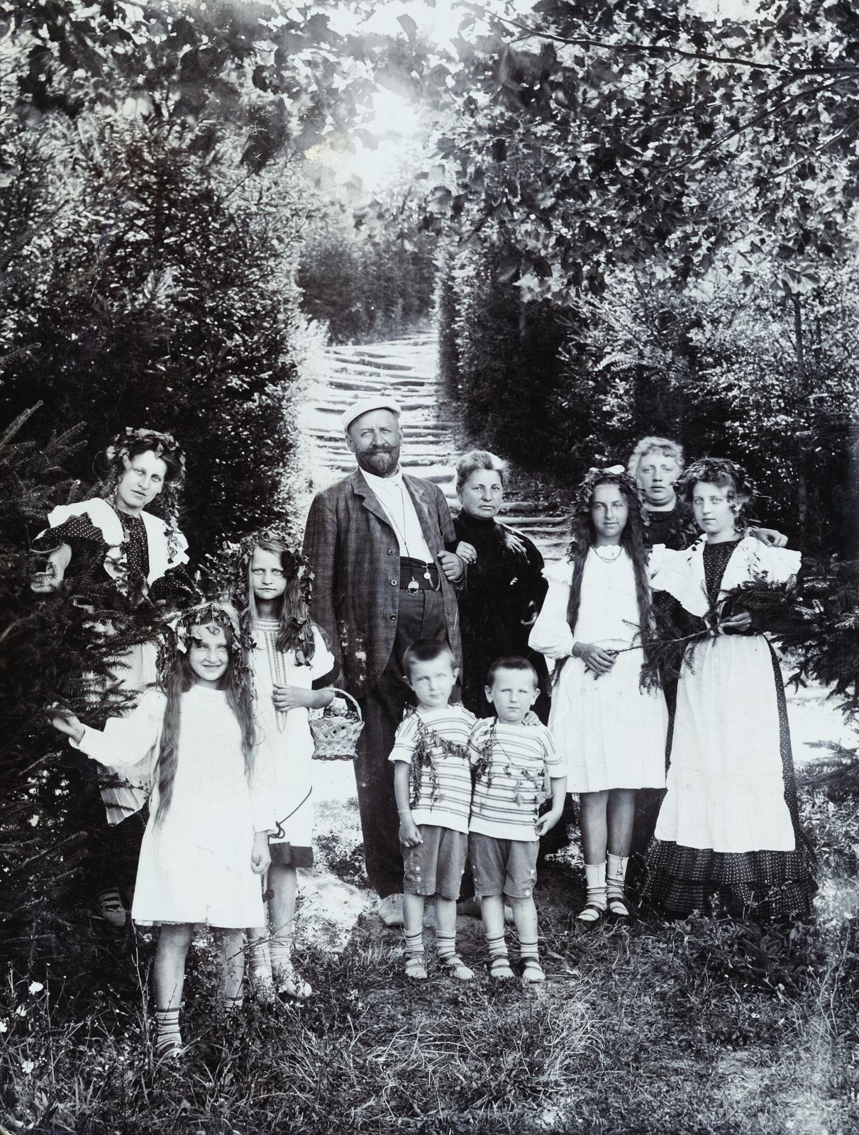 Hungary, Balatonszemes, 1916, Fejér Csaba-Kindert Piroska, girls, family, hairdo, Fortepan #235332