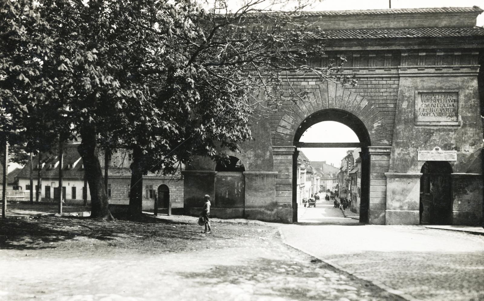 Románia,Erdély, Brassó, Árvaház utcai kapu / Bolgárszegi kapu (Poarta Șchei)., 1926, Fejér Csaba-Kindert Piroska, Fortepan #235342