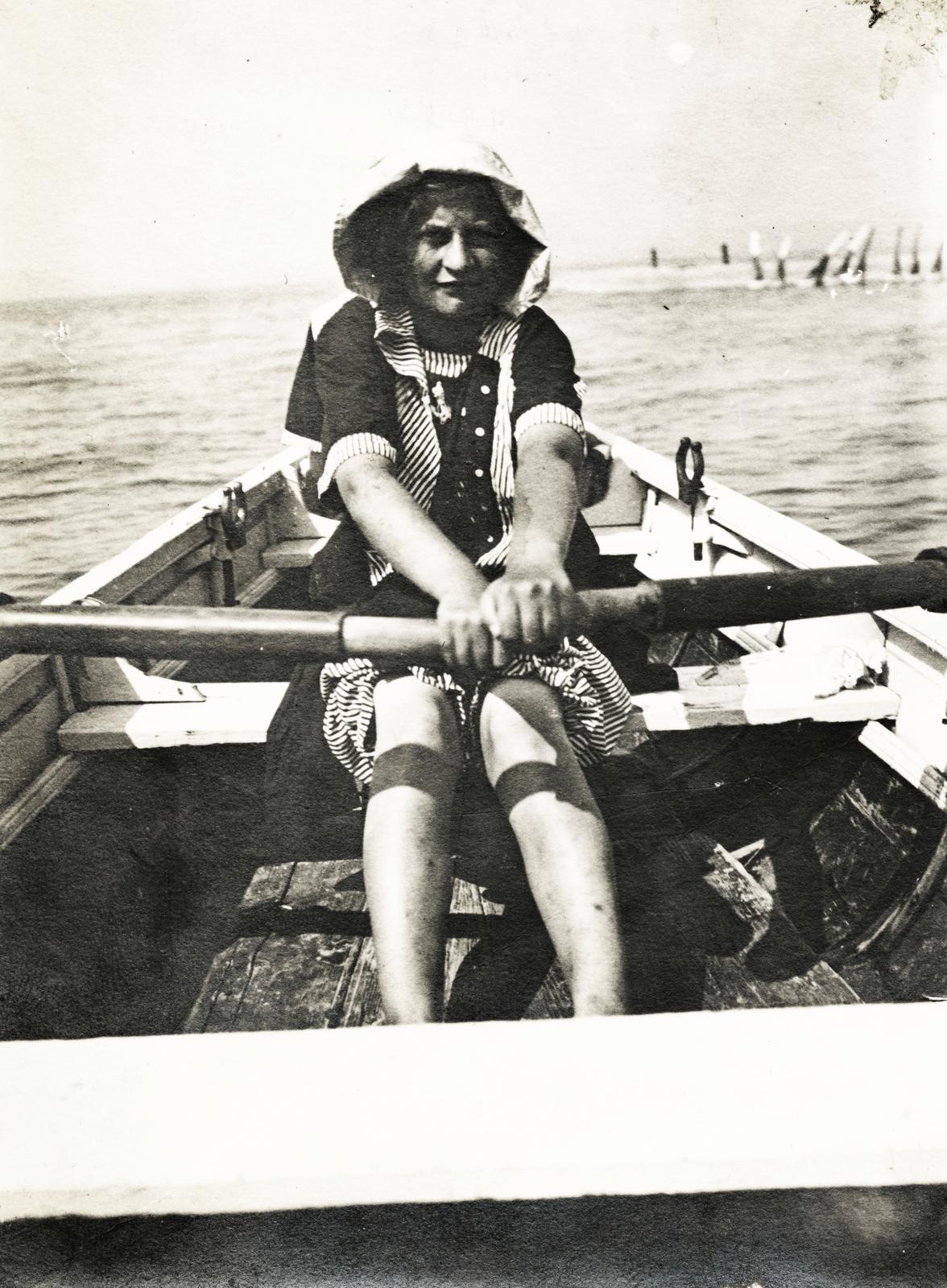 1917, Fejér Csaba-Kindert Piroska, csónak, evezés, Fortepan #235358