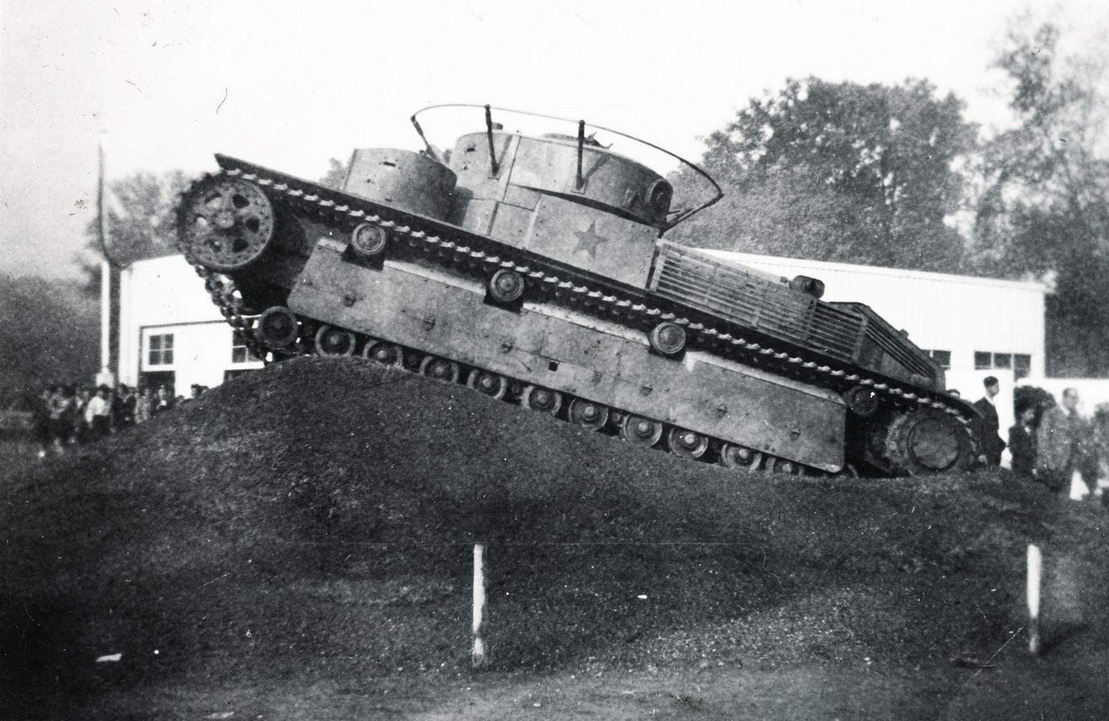 Hungary, Budapest XIV., zsákmányolt szovjet gyártmányú T-28 közepes harckocsi., 1942, Fejér Csaba-Kindert Piroska, Budapest, tank, Fortepan #235385