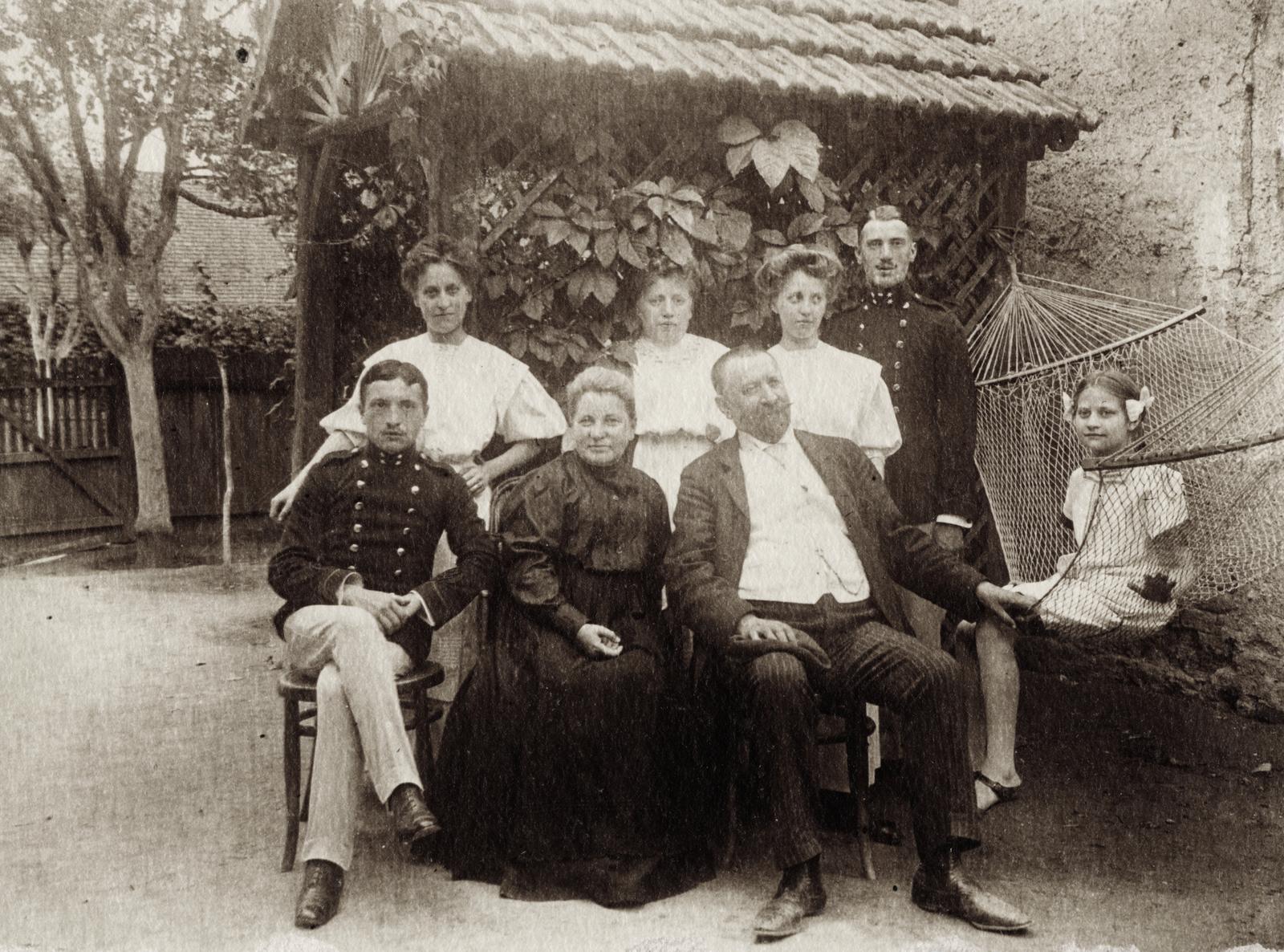 1917, Fejér Csaba-Kindert Piroska, family, generations, garden pavilion, hammock, Fortepan #235400