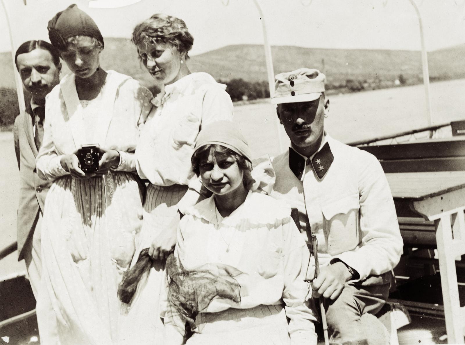 1918, Fejér Csaba-Kindert Piroska, csoportkép, hajó, katona, fényképezőgép, Fortepan #235453