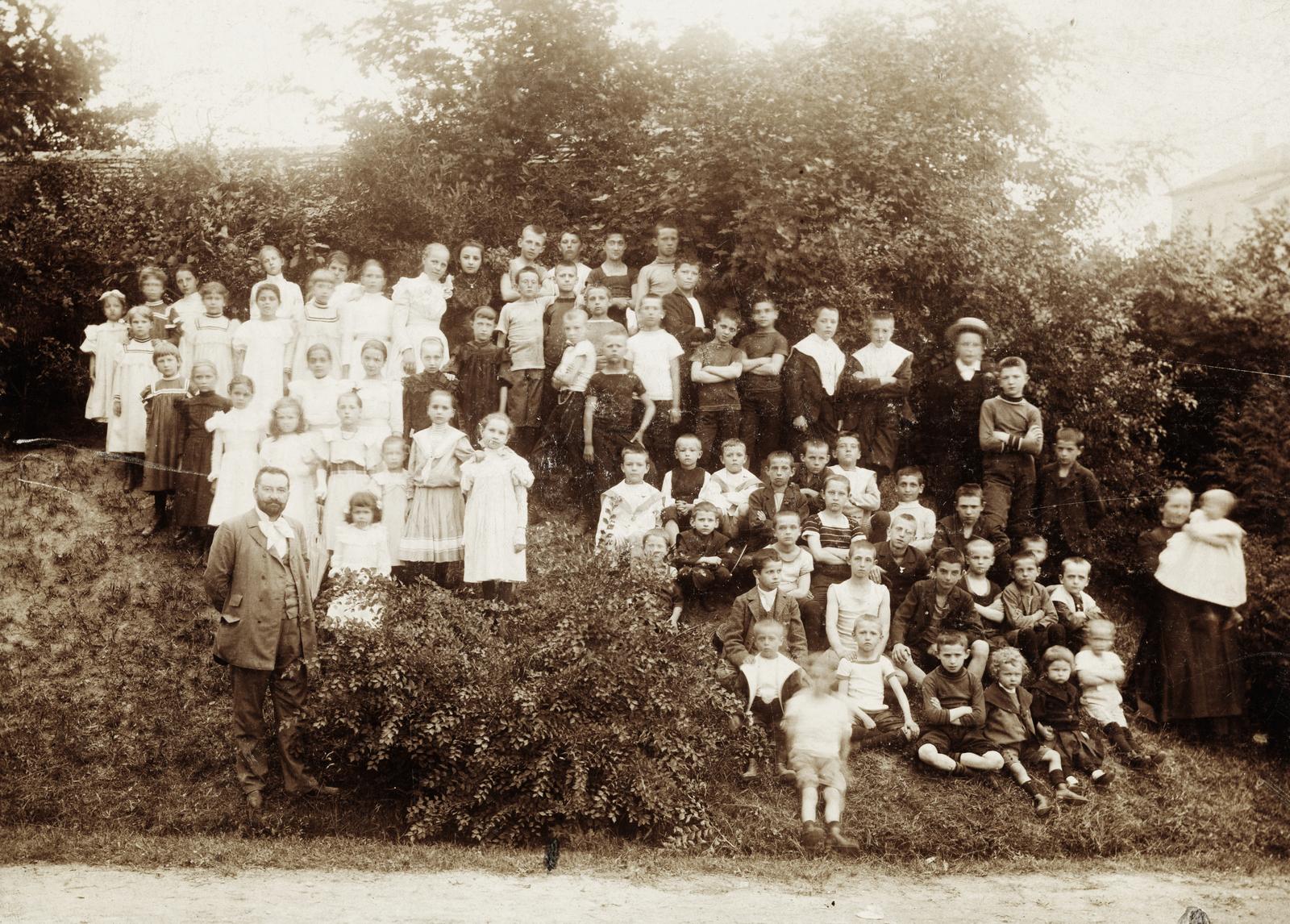 1908, Kenderessy Tibor, sitting on the ground, class photo, Fortepan #235504