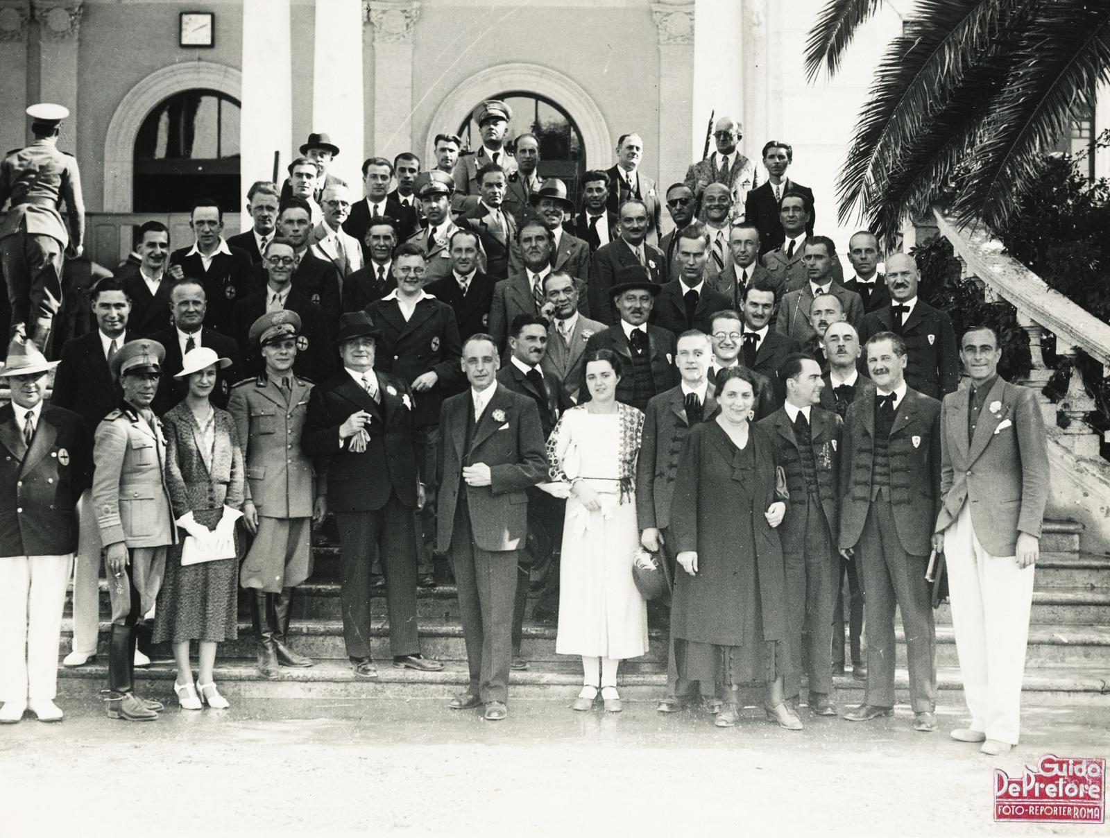 Italy, Rome, Poligono della Farnesina, XXX. Lövész világbajnokság. A csoportkép jobb szélén előtérben a magyar lövészcsapat (fekete sujtásos formaruhában)., 1935, Kenderessy Tibor, Fortepan #235511