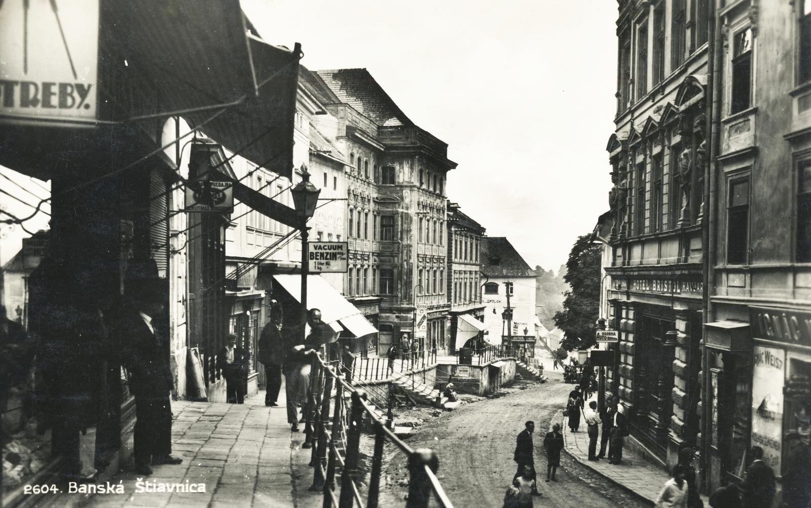 Slovakia, Selva di Val Gardena, Deák Ferenc utca (ulica Andreja Kmeťa), jobbra a Hotel Bristol., 1935, Kenderessy Tibor, ashlar, street view, stairs, Fortepan #235539