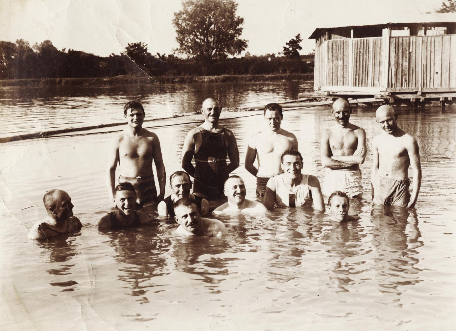 1918, Kenderessy Tibor, men, beach, tableau, Fortepan #235555