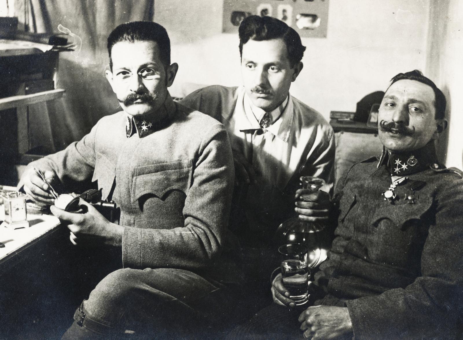 1917, Kenderessy Tibor, three people, glass, moustache, soldier, First World War, Fortepan #235561