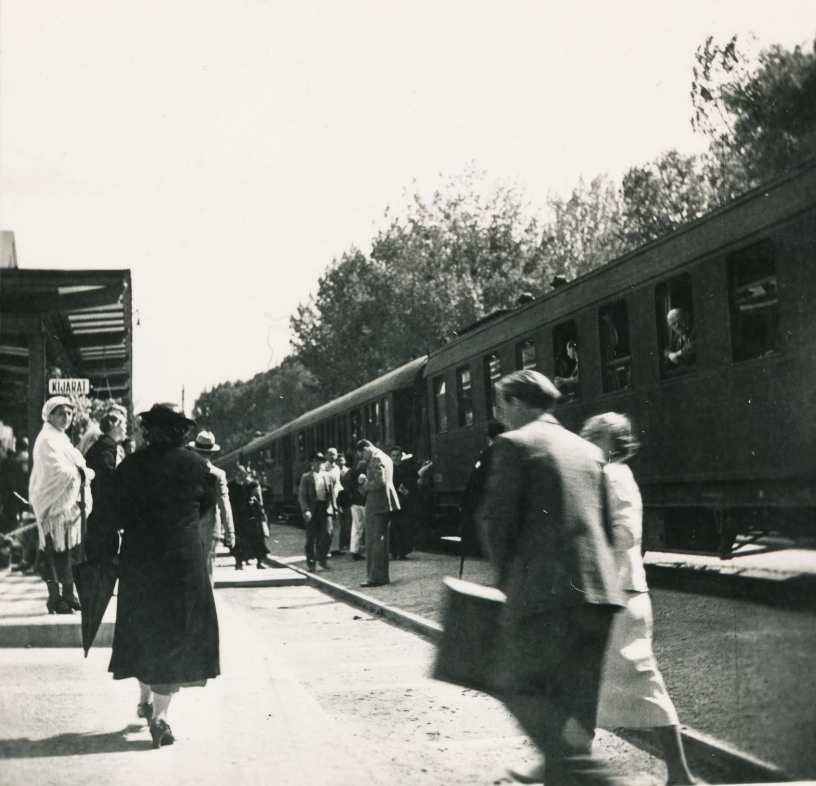 Hungary, Balatonalmádi, (ekkor Balatonalmádi fürdő) vasútállomás., 1937, Kenderessy Tibor, Fortepan #235658