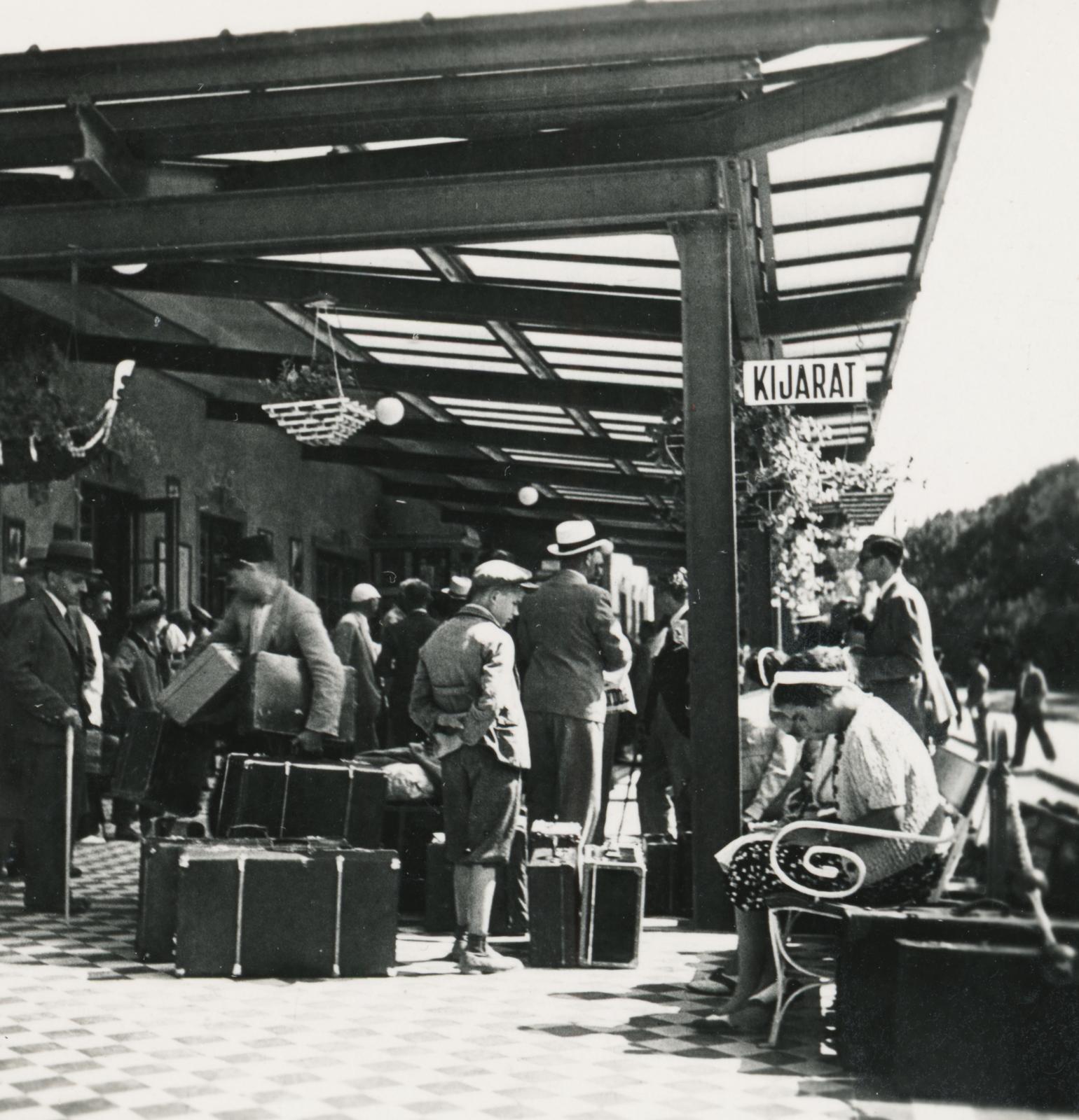 Hungary, Balatonalmádi, (ekkor Balatonalmádi fürdő) vasútállomás., 1937, Kenderessy Tibor, Fortepan #235660