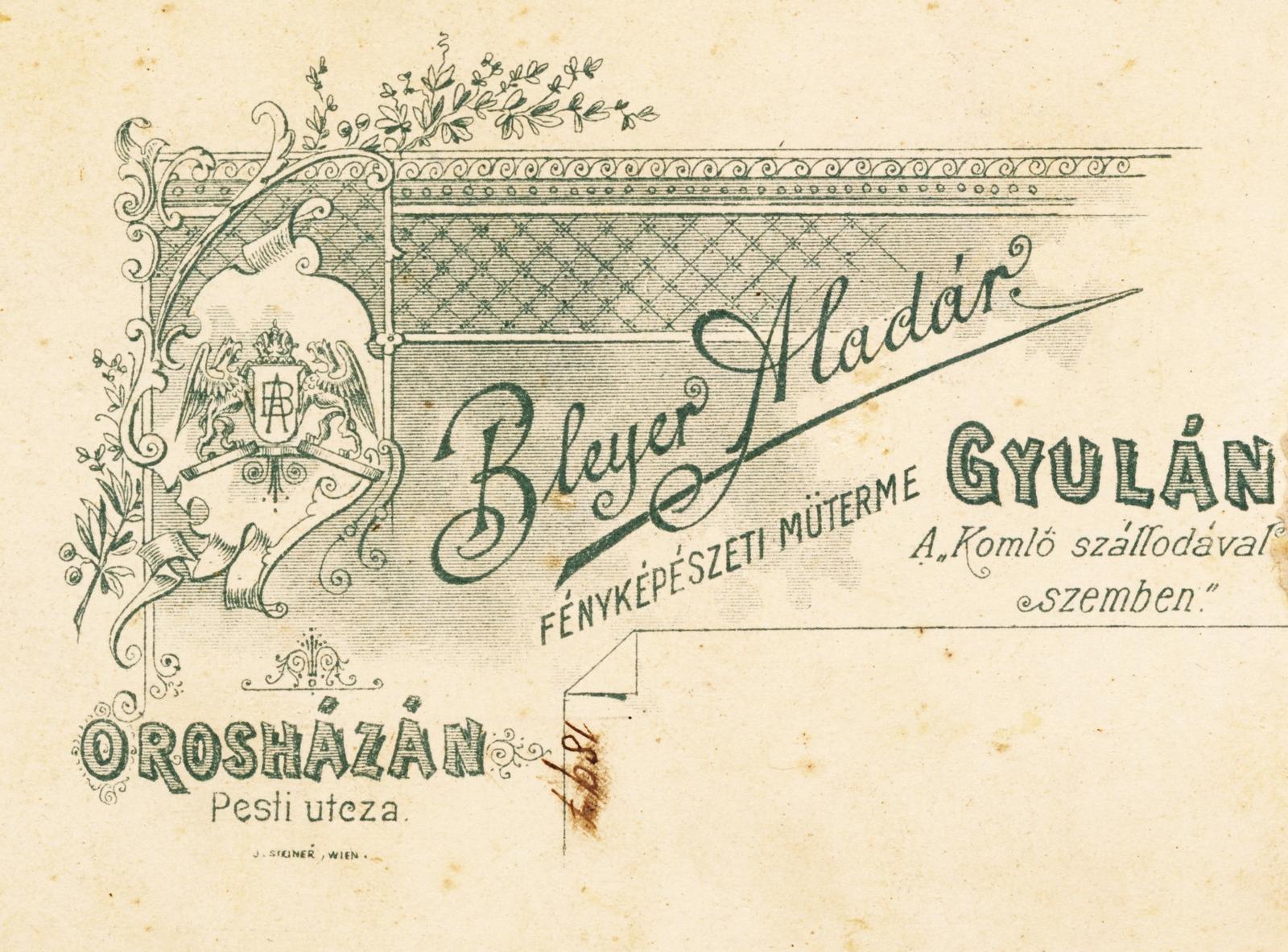 Magyarország, Orosháza, Pesti utca, a Komló szállodával szemben, Bleyer Aladár fényképészeti műterme., 1908, Kenderessy Tibor, hátlap, Fortepan #235665