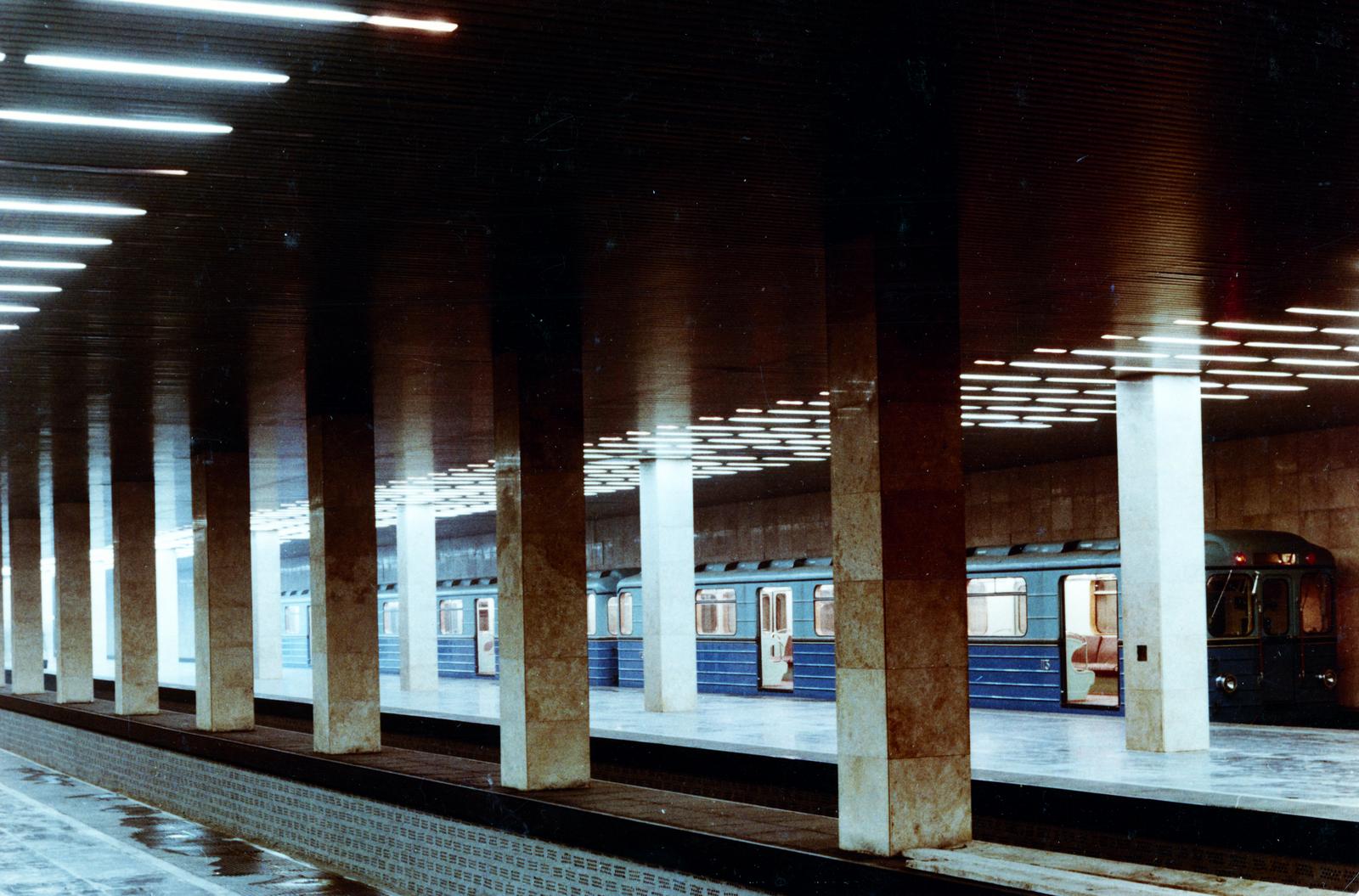 1974, Kovács Ádám, colorful, subway station, Fortepan #235685