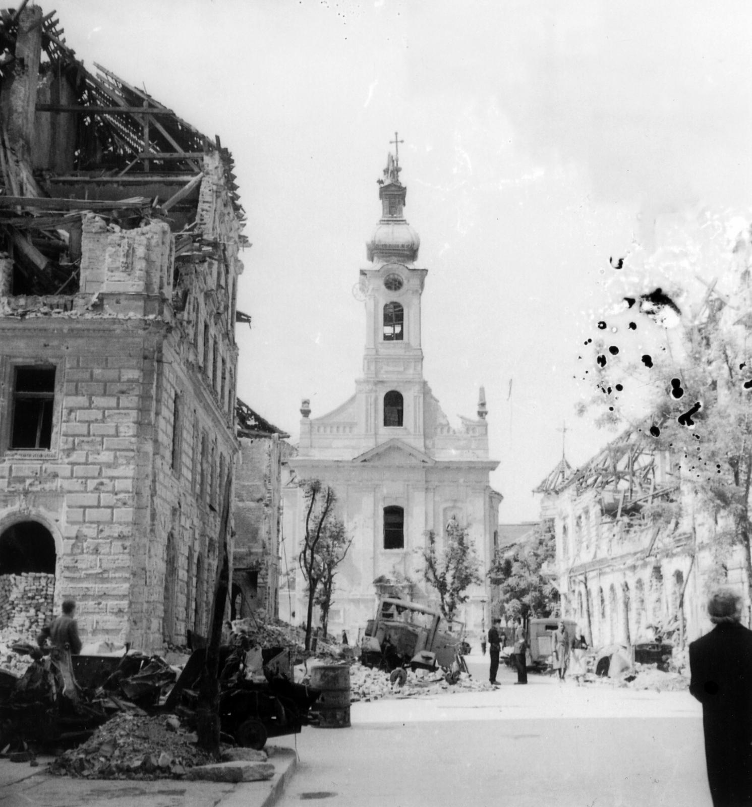 Hungary, Budapest I., Roham utca, szemben a Krisztina téren a Havas Boldogasszony-templom., 1945, Kirilly Gergely, Budapest, war damage, Fortepan #235948