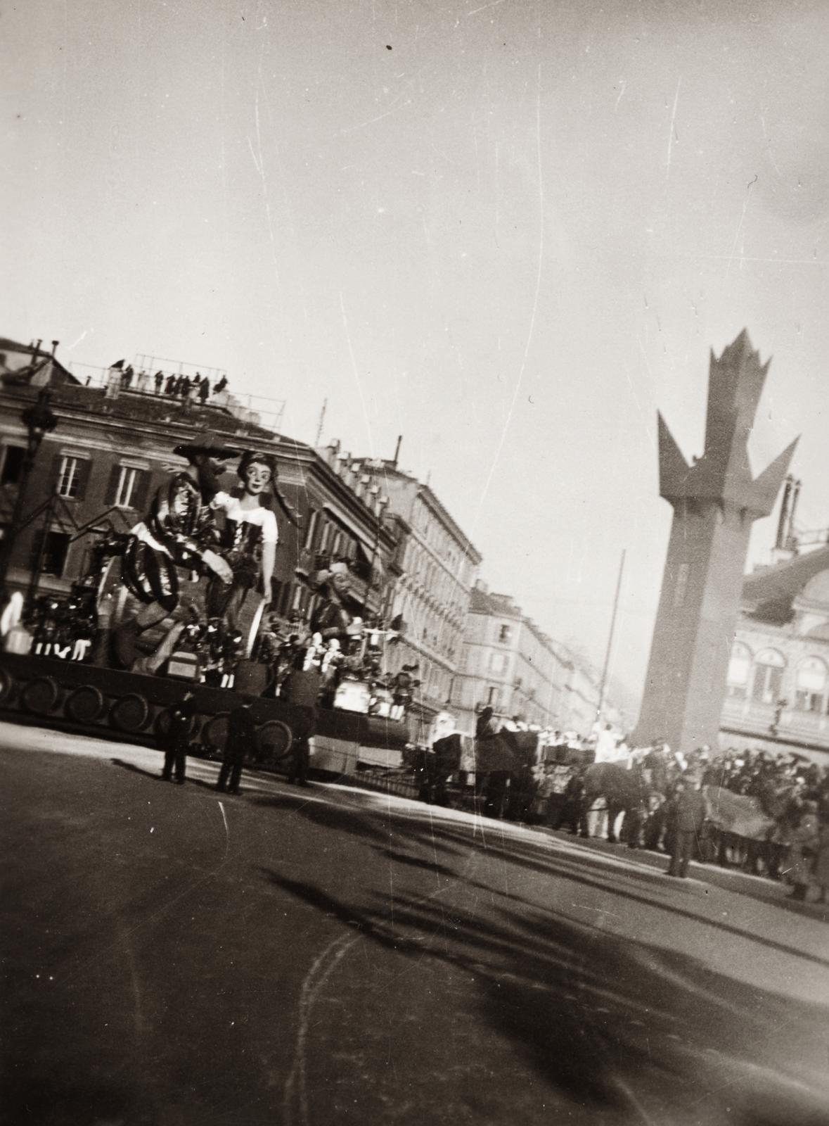 France, Nice, Place Masséna, szemben az Avenue Félix Faure, karnevál., 1932, Karsai Kata, tower, ad truck, slanted, Fortepan #236018
