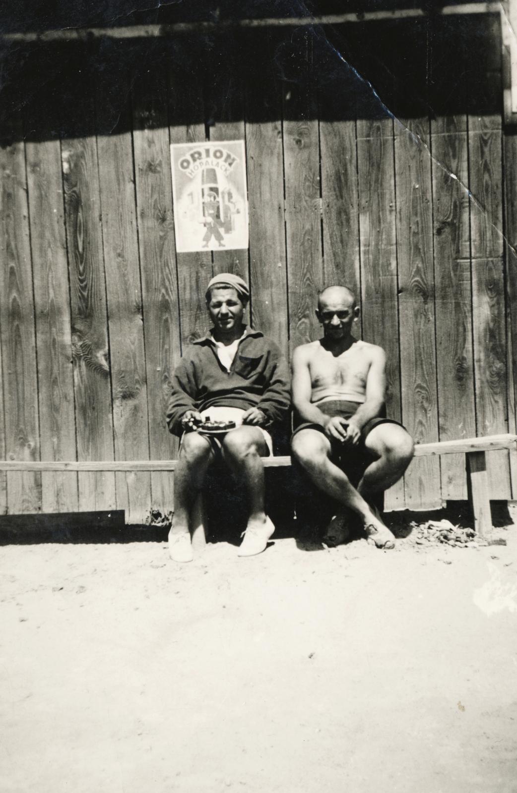 1938, Karsai Kata, korláton ülni, Orion-márka, dohányzás, félmeztelen, Fortepan #236024