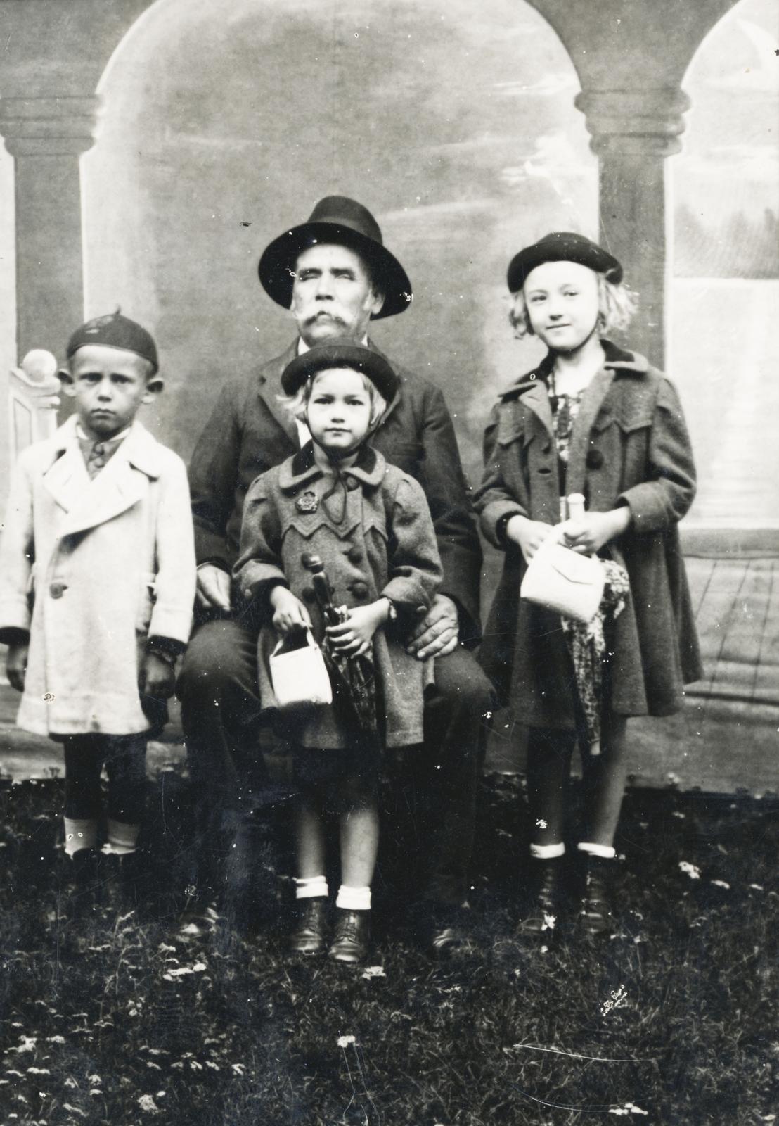 1929, Márton Attila, esernyő, kalap, retikül, kabát, gyerekek, Fortepan #236111