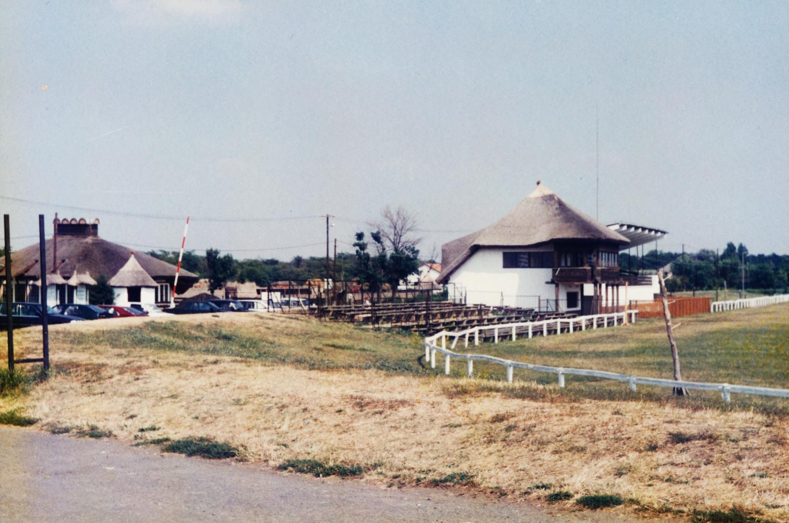 Hungary, Hortobágy, Máta major, jobbra a lovaspálya., 1986, Márton Attila, Fortepan #236128