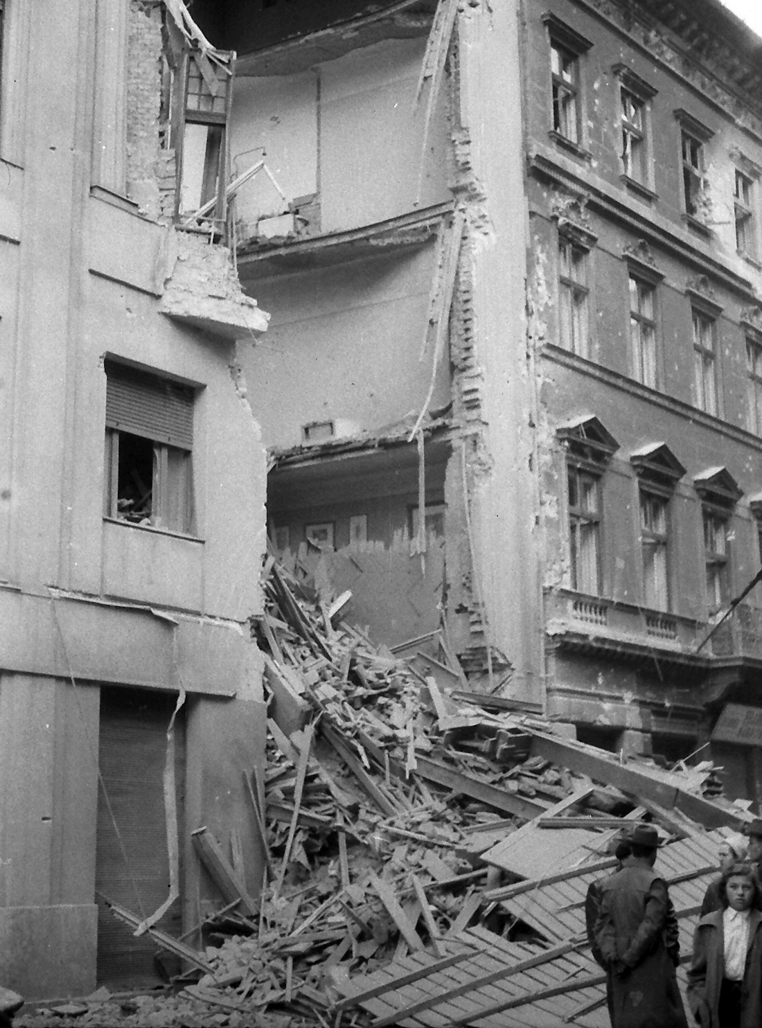 Hungary, Budapest VIII., Baross utca, a romos épület a 46. számú ház., 1956, Juricza Tibor, revolution, ruins, Budapest, damaged building, Fortepan #23615