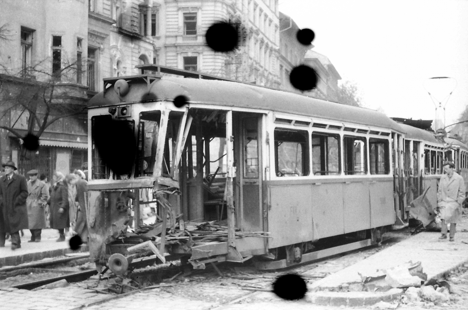 Hungary, Budapest VIII., József körút a Rákóczi térnél, háttérben a Kölcsey utca torkolata., 1956, Juricza Tibor, revolution, tram, wreck, Budapest, Fortepan #23630