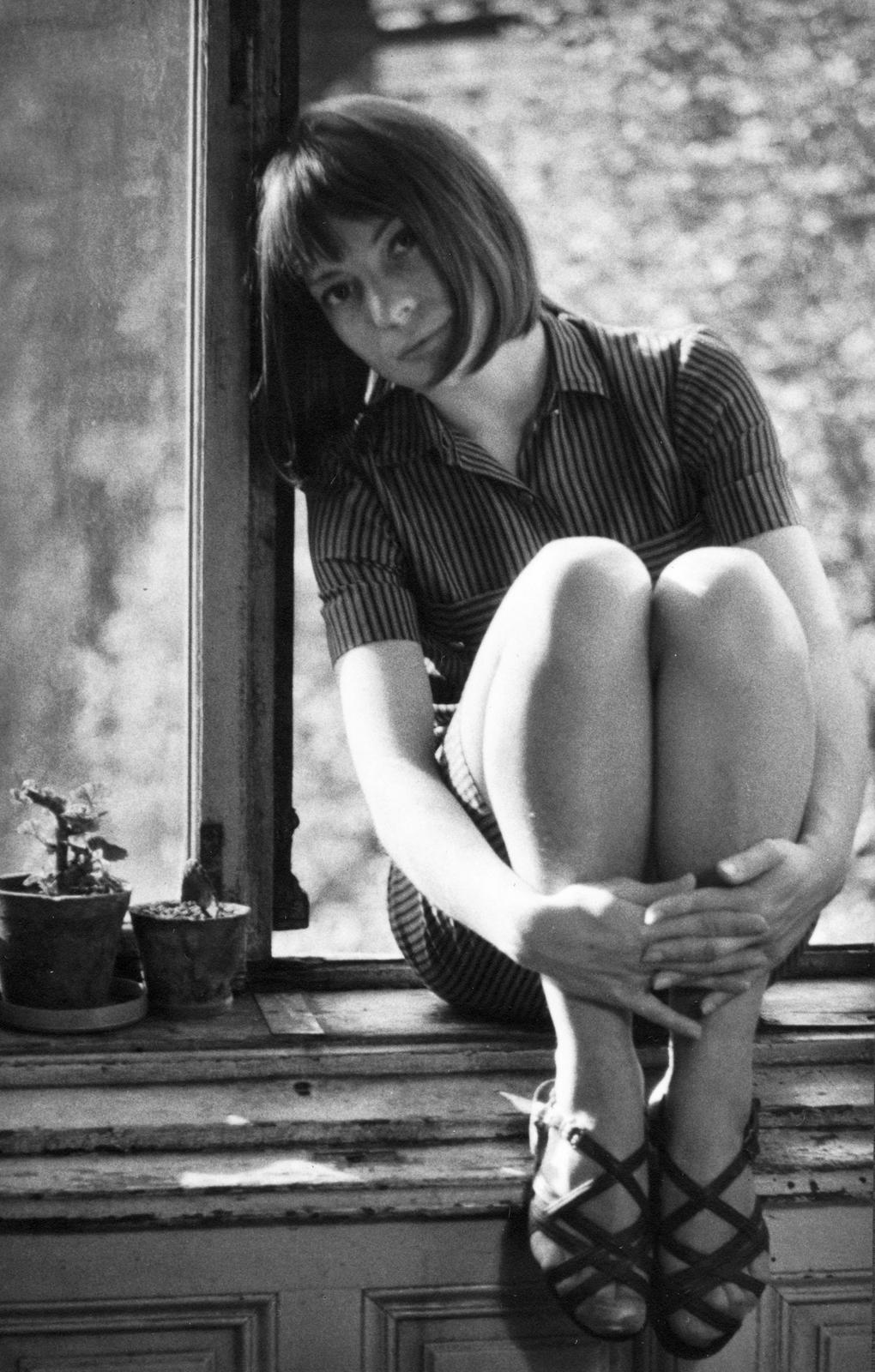 1962, Éltető, szandál, ablakpárkányon ülni, lány, Fortepan #236307