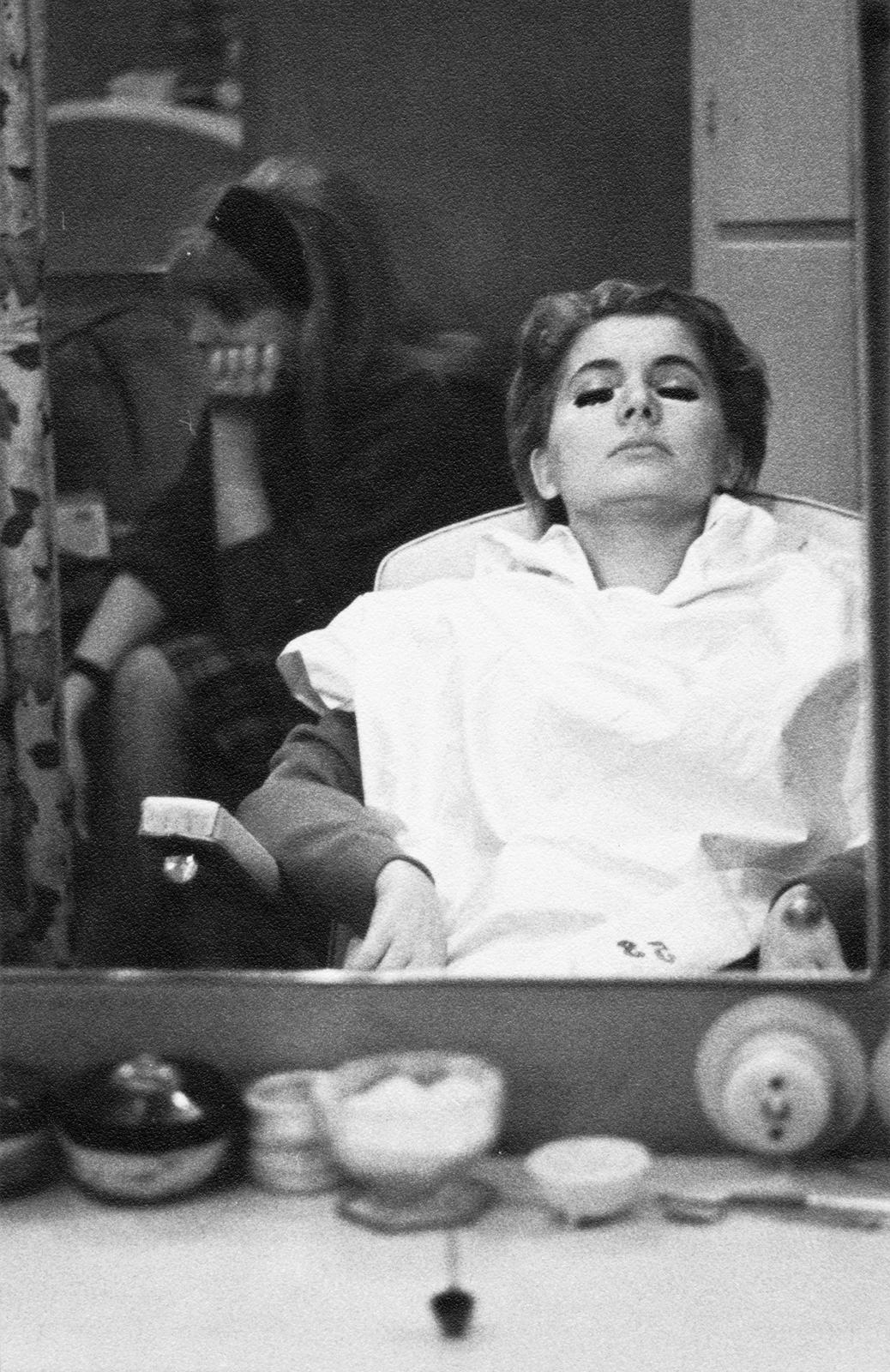 1966, Éltető, closed eyes, reflection, cosmetics, Fortepan #236335