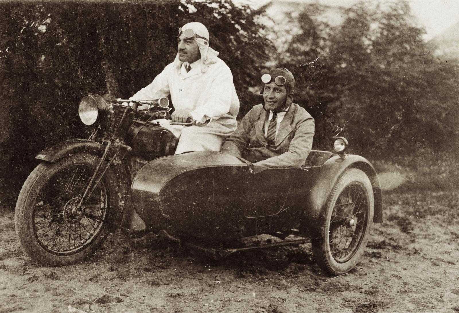 1932, Száraz Miklós György, motoros szemüveg, bőr sapka, oldalkocsis motorkerékpár, Fortepan #236366
