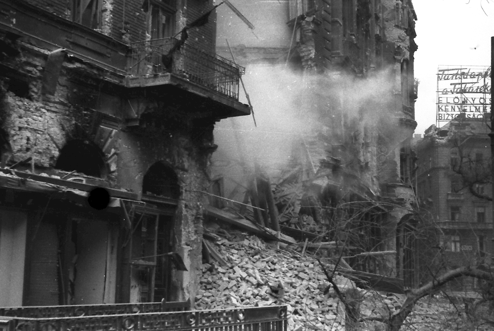 Hungary, Budapest VII., Erzsébet (Lenin) körút 4. a Dohány utca felé nézve., 1956, Juricza Tibor, revolution, ruins, Budapest, damaged building, Fortepan #23646
