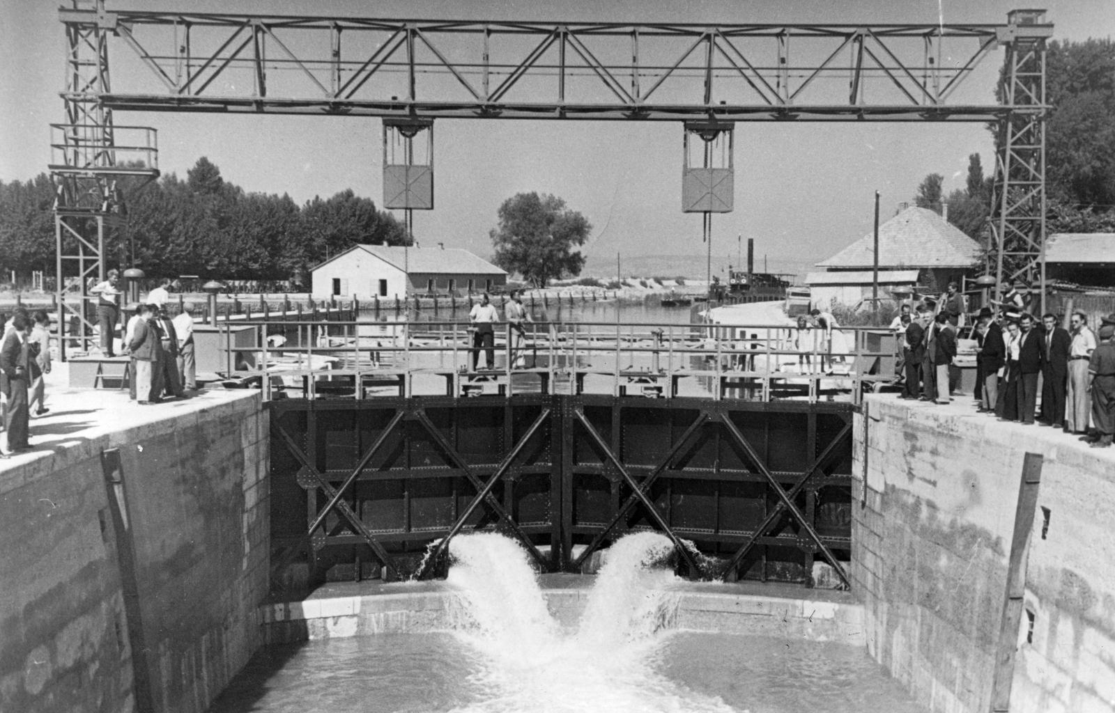 Magyarország,Balaton, Siófok, Sió csatorna, a hajózó zsilip Balaton felőli kapuja., 1947, Gál Edit, Fortepan #236557