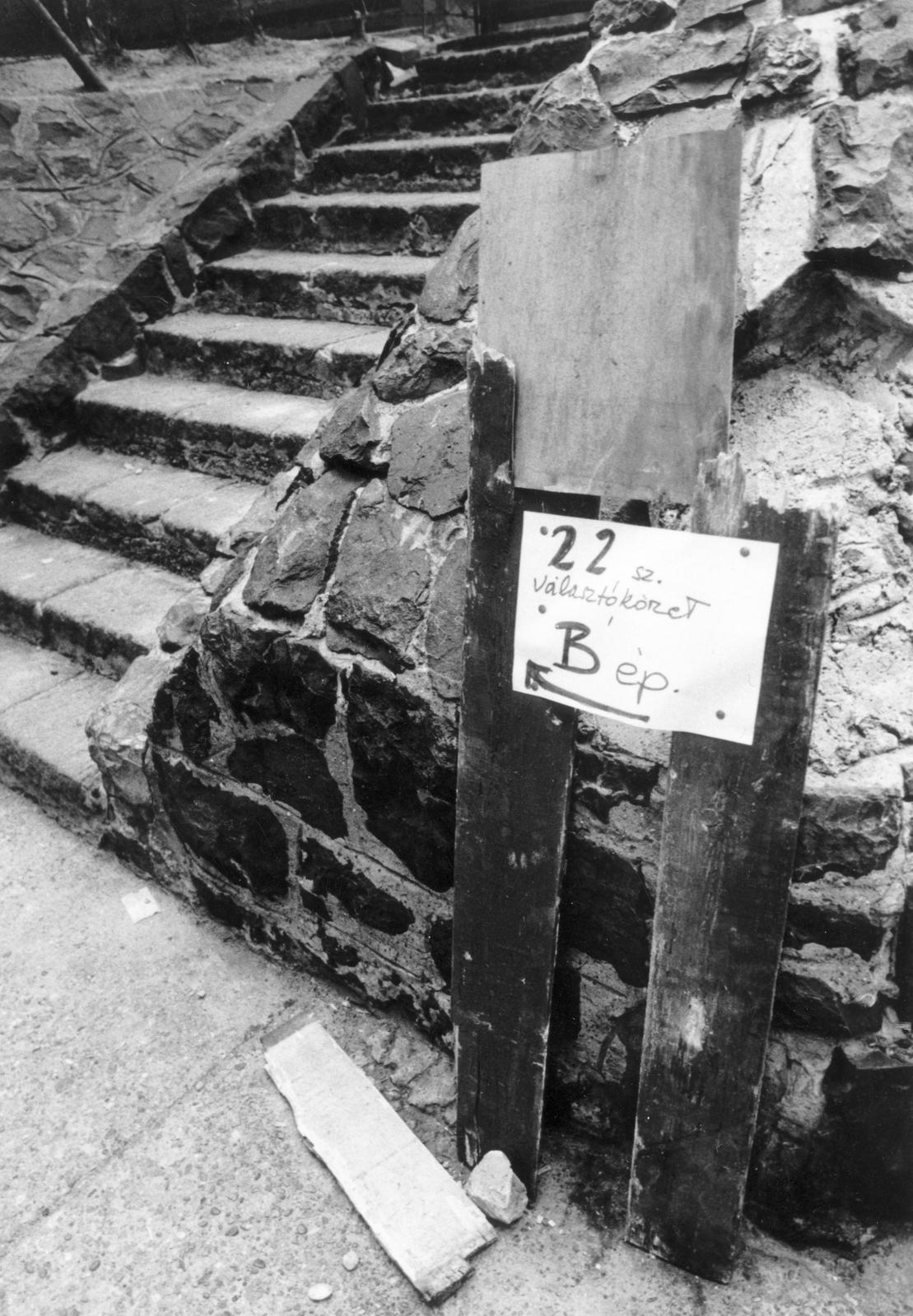 1990, Zalai Mária, felirat, lépcső, irka-firka, Fortepan #236769