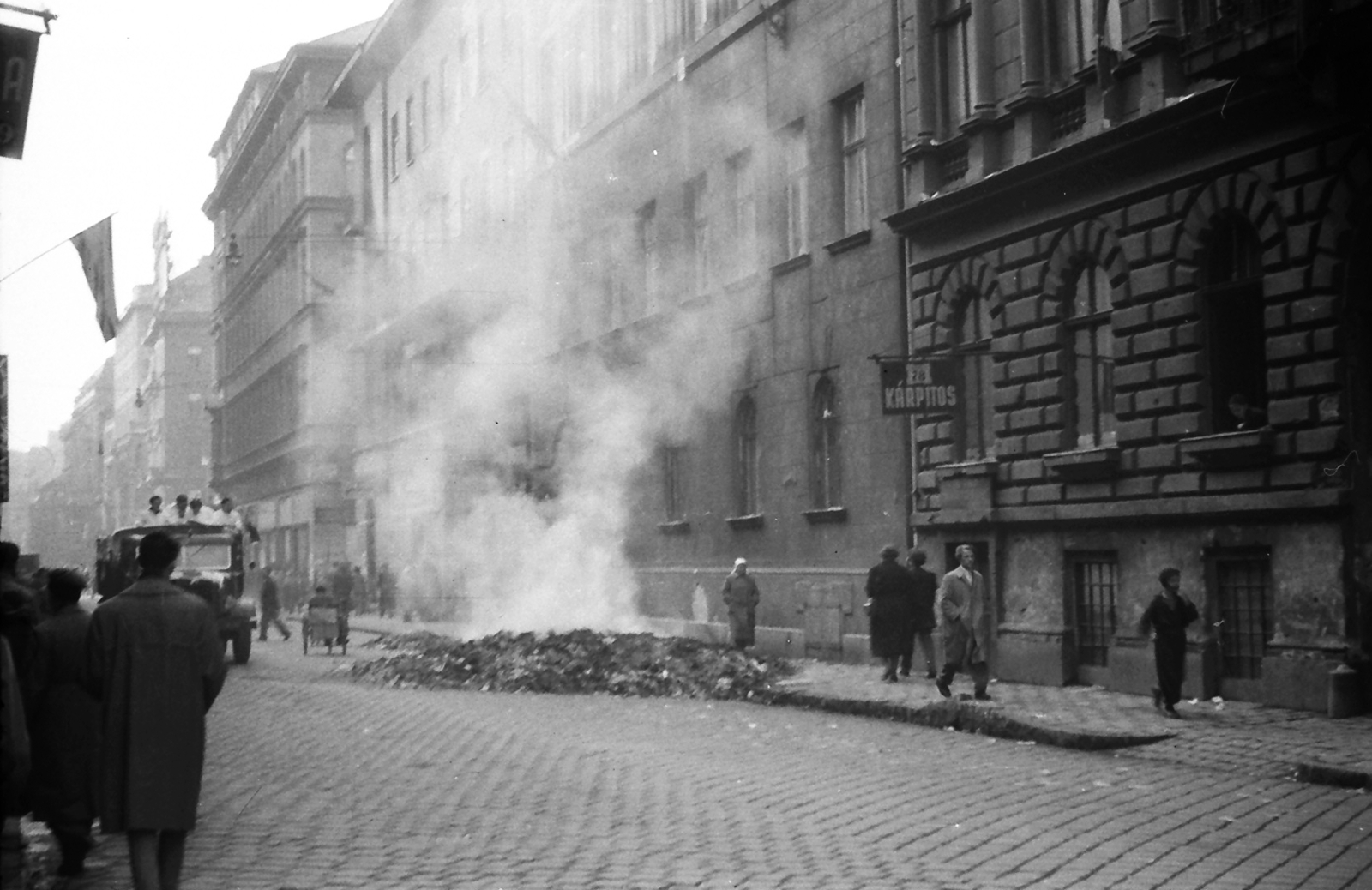 Hungary, Budapest VII., Dohány utca, a 78. szám elöl a körút felé nézve., 1956, Juricza Tibor, revolution, Budapest, Fortepan #23706