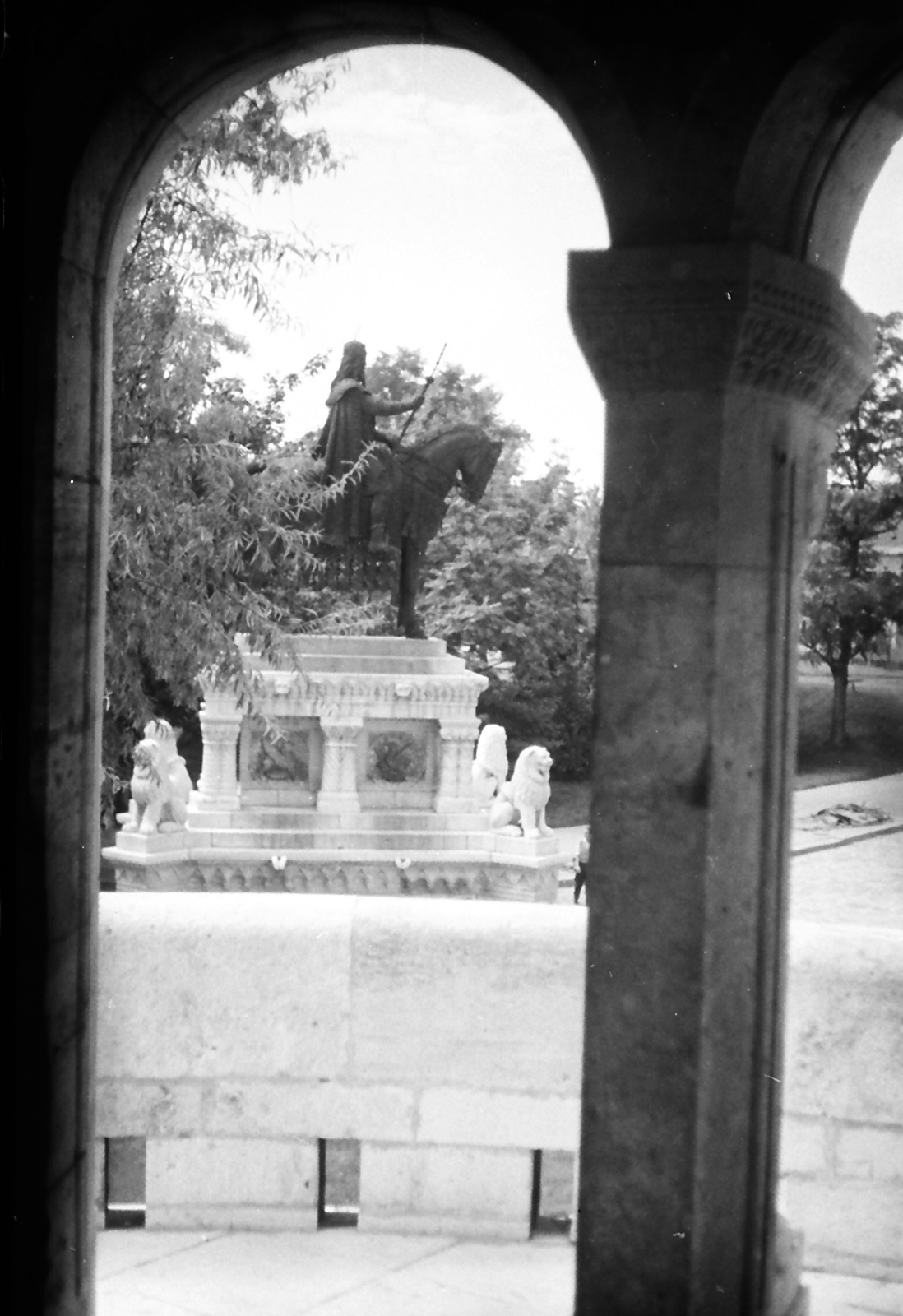 Hungary, Budapest I., Szent István szobra (Stróbl Alajos, 1906.) a Halászbástyánál., 1956, Pálfi Balázs, horse sculpture, Saint Stephen I-portrayal, Budapest, Fortepan #23730