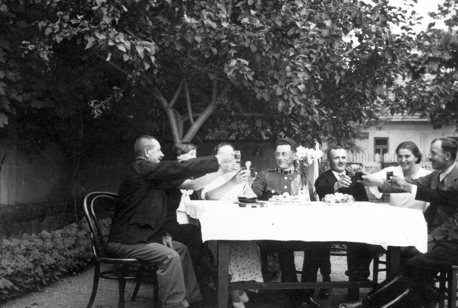 1937, Kővári Brigitta, uniform, garden, tableau, women, men, flower, fun, glass, table, chair, clink, Fortepan #23786