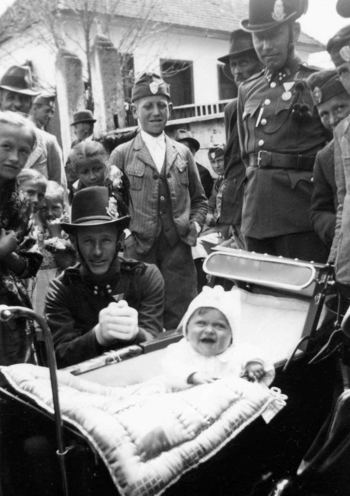 1937, Kővári Brigitta, hat, baby carriage, tableau, men, gendarme, newborn, kids, Fortepan #23787