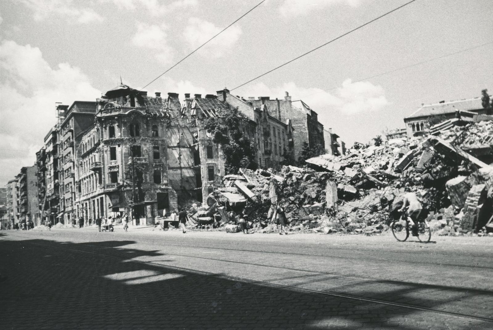 1945, Inkey Tibor, bicycle, Fortepan #238047