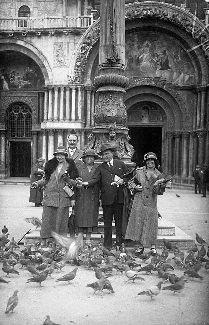 Italy, Venice, Szent Márk tér, háttérben a Szent Márk-székesegyház., 1926, Nagy Sándor, tableau, dove, Fortepan #23813