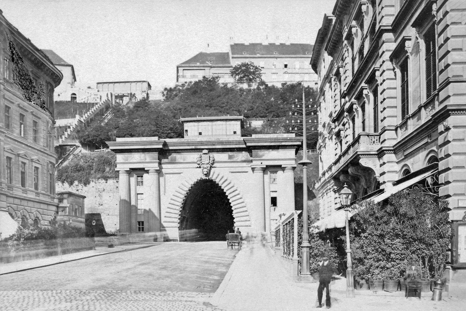 Hungary, Budapest I., Clark Ádám (Lánchíd) tér., 1900, Jurányi Attila, tunnel, Budapest, national emblem, Fortepan #23822