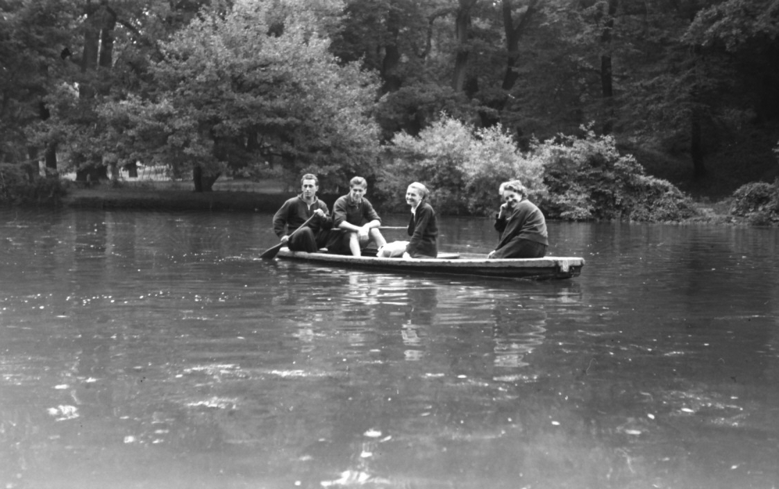 Hungary, Miskolc,Miskolctapolca, Csónakázótó., 1955, Pálfi Balázs, boating, women, men, Fortepan #23855