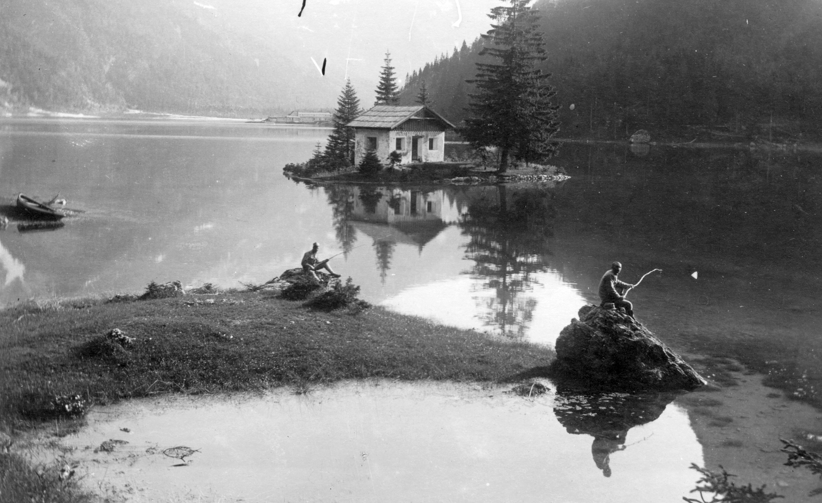 Italy, Lago del Predil, Tarvisio közelében., 1916, Vogl Elemér, lake, fishing, island, Fortepan #23890