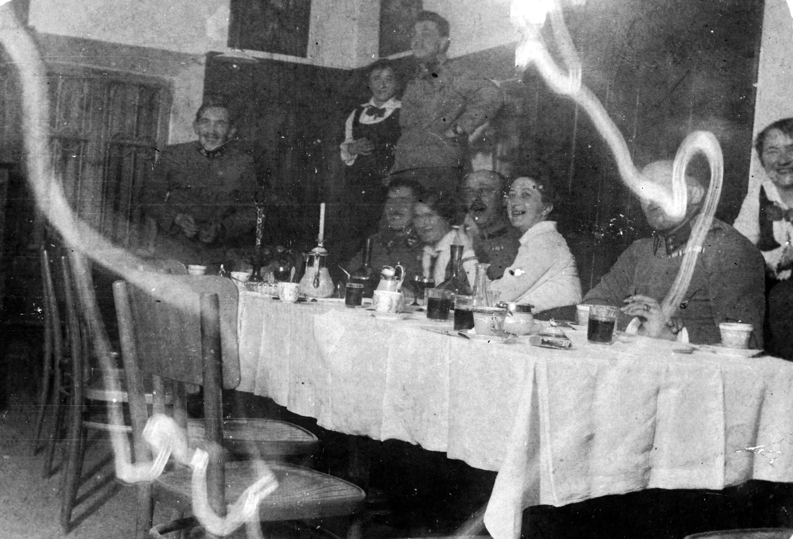 1916, Vogl Elemér, dohányzás, egyenruha, csoportkép, étterem, italozás, mulatozás, vidámság, sérült kép, Fortepan #23896