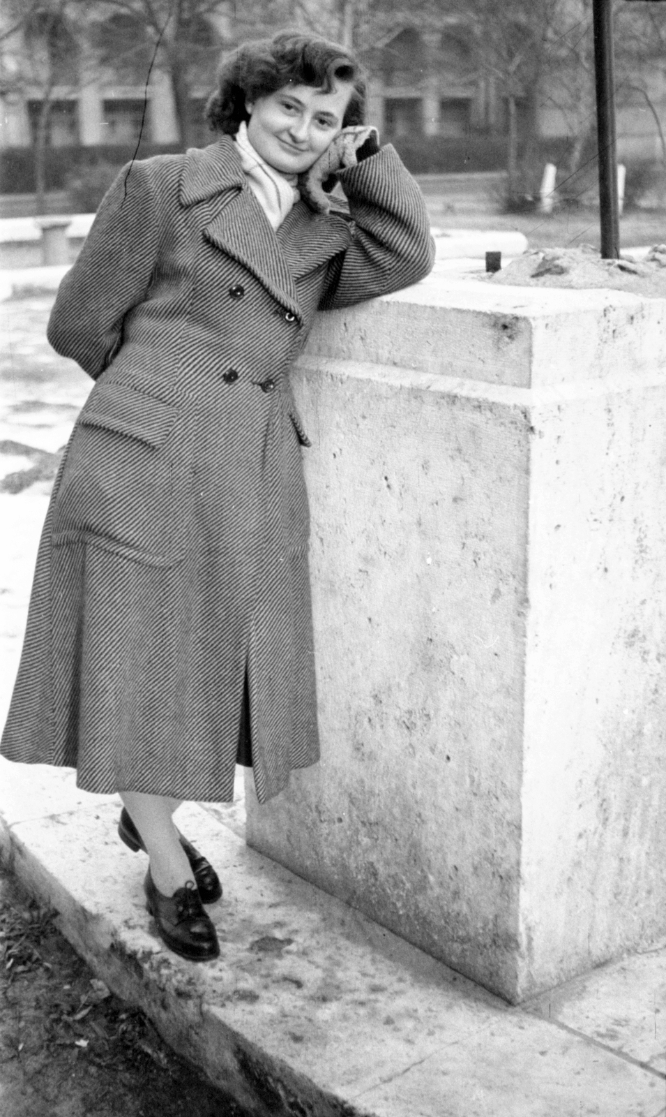 1957, Pálfi Balázs, prop up on elbows, lady, Fortepan #23906