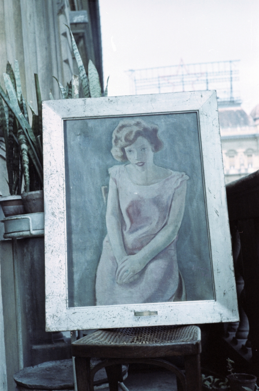 Hungary, Budapest, a Nyugati (Marx) tér 9. sz. épület erkélye, háttérben a Nyugati (Marx) tér 5. sz. ház teteje., 1959, Hegedűs Judit, colorful, painting, Fortepan #23948