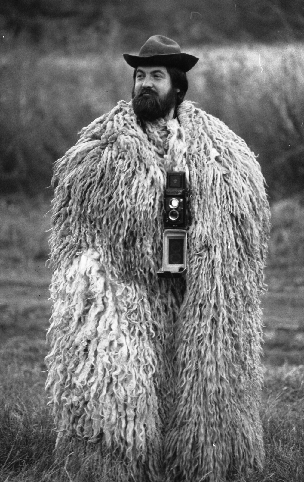 Hungary, Balla András fotóművész Yashica Mat-124G fényképezőgéppel., 1978, Urbán Tamás, portrait, hat, camera, man, beard, Yashica-brand, Fortepan #23990