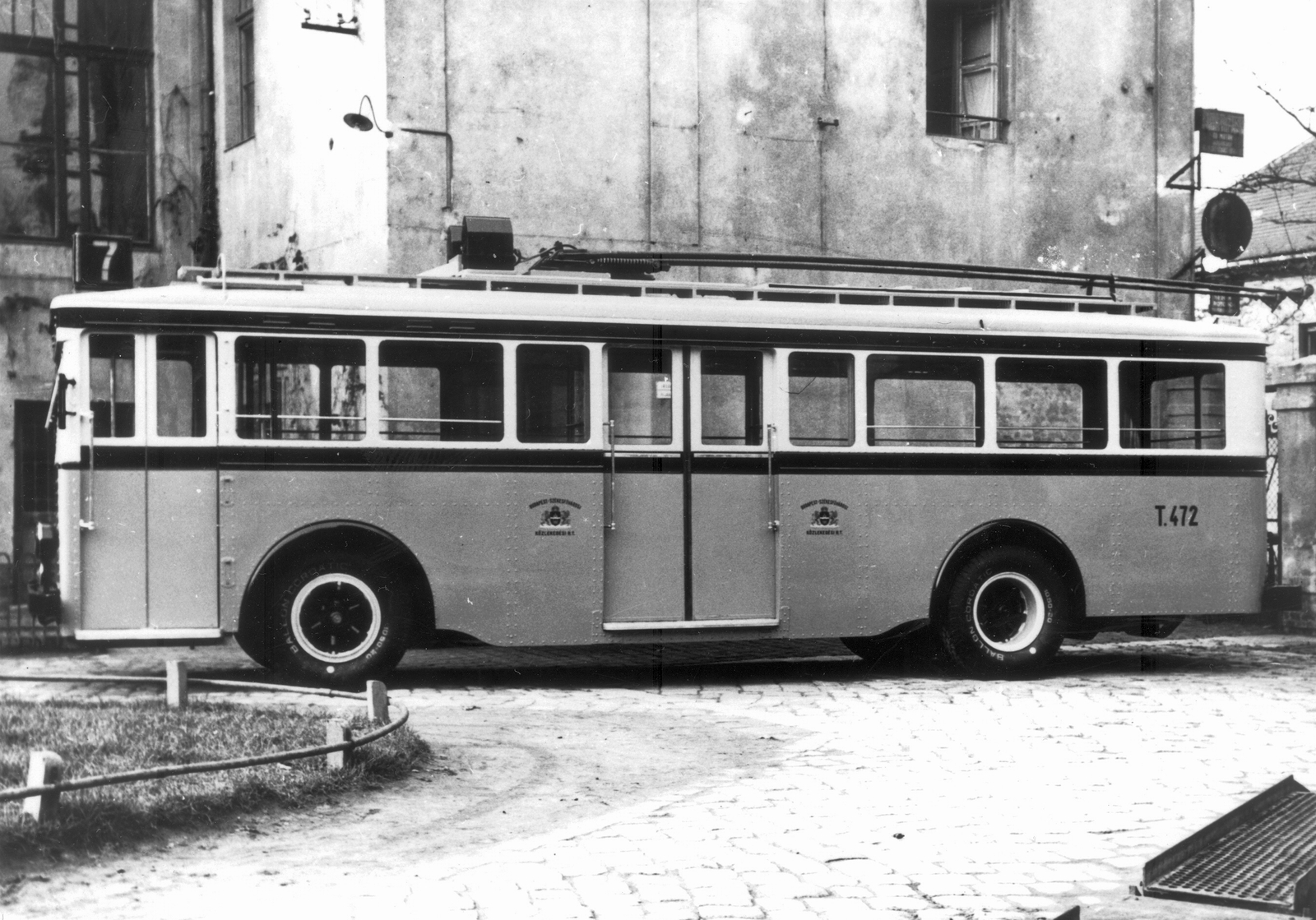 Hungary, Budapest, Az első budapesti trolibusz. 1933. december 16- tól közlekedett a Vörösvári út és az Óbudai temető között, 7-es számmal., 1933, Farnadi Zsolt, Hungarian brand, MÁVAG-brand, trolley bus, Fortepan #24048