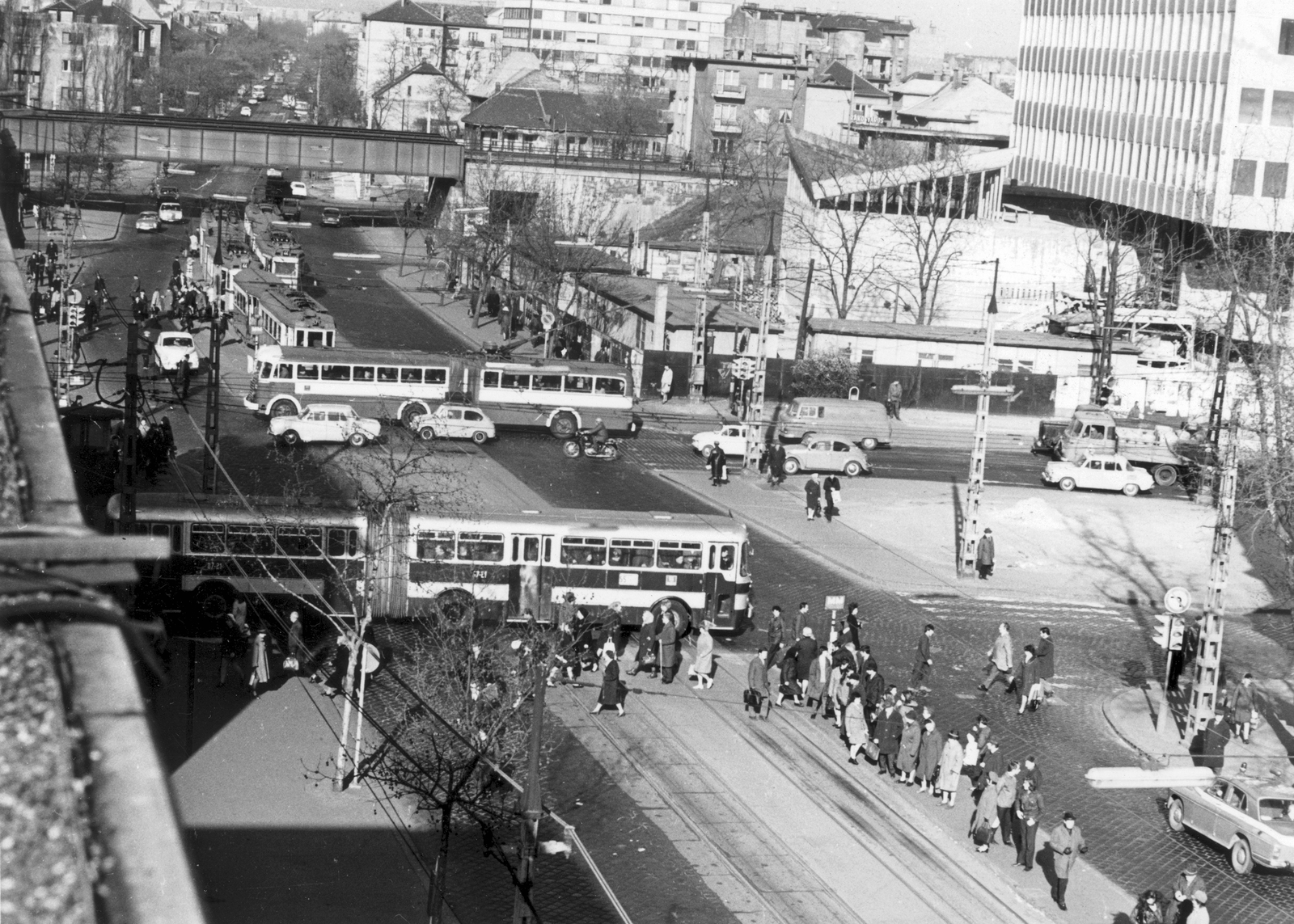 Hungary, Budapest XIV., Thököly út - Hungária körút kereszteződése., 1970, Farnadi Zsolt, traffic, Hungarian brand, commercial vehicle, Ikarus-brand, tram, trolley bus, automobile, Ganz UV tramway, Ikarus 60T articulated, Budapest, bus, Fortepan #24054