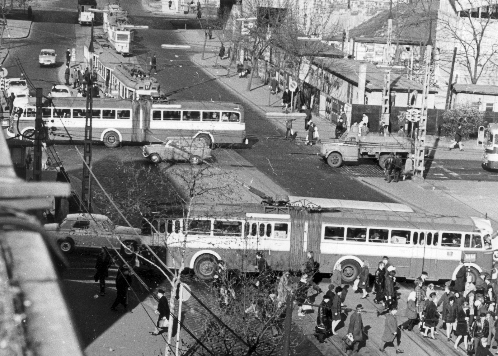 Hungary, Budapest XIV., Hungária körút - Thököly út kereszteződése., 1967, Farnadi Zsolt, traffic, Hungarian brand, commercial vehicle, Ikarus-brand, trolley bus, Ikarus 60T articulated, Budapest, Fortepan #24055