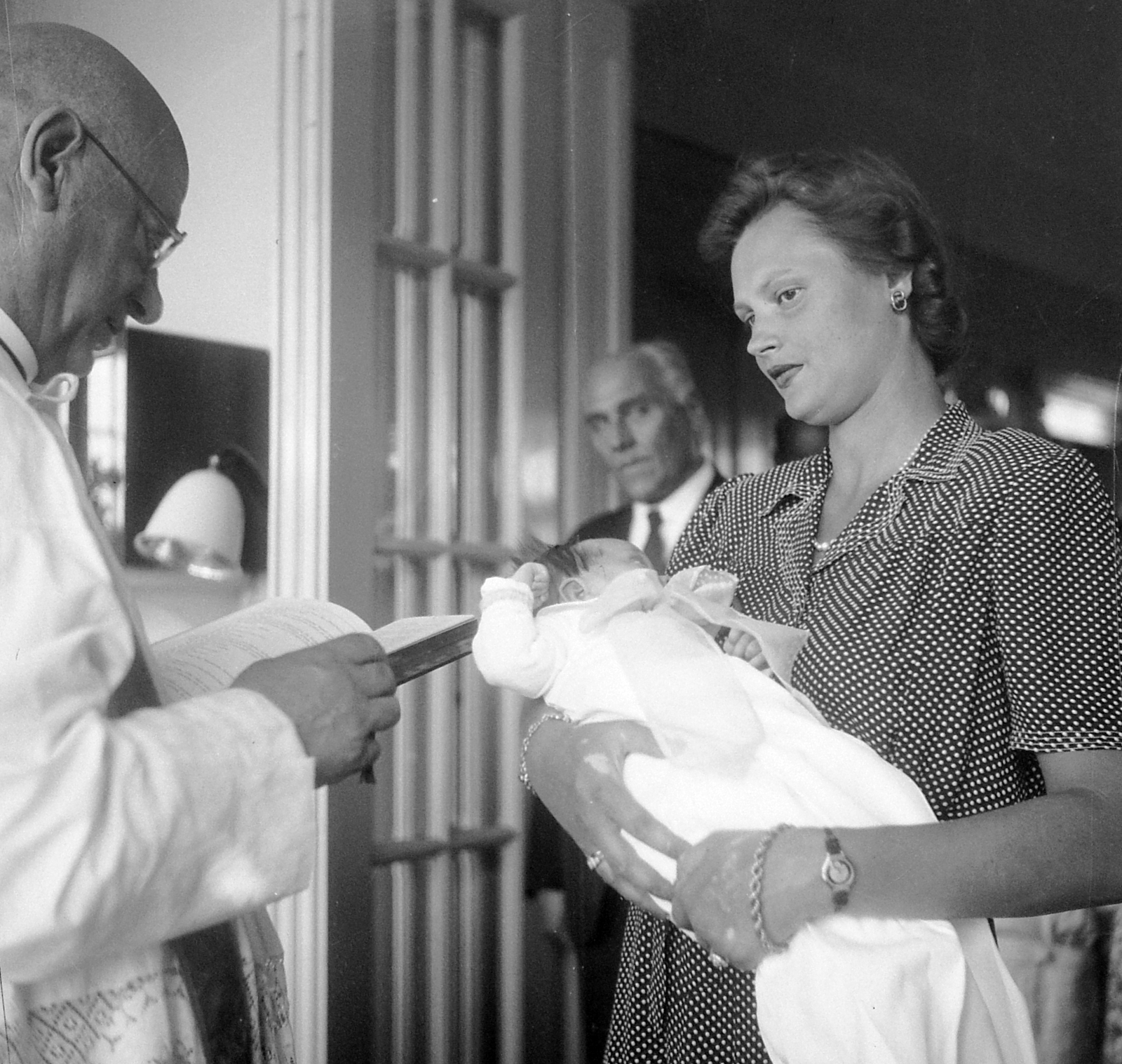 1938, Korbuly, priest, christening, newborn, hold in arms, Fortepan #2409
