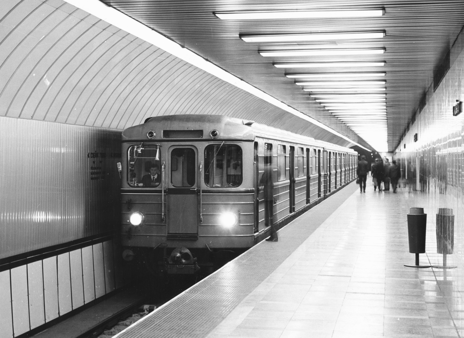 Hungary, Budapest VIII., metróállomás a Keleti pályaudvarnál., 1975, Somlai Tibor, transport, Soviet brand, subway, Budapest, Fortepan #24120