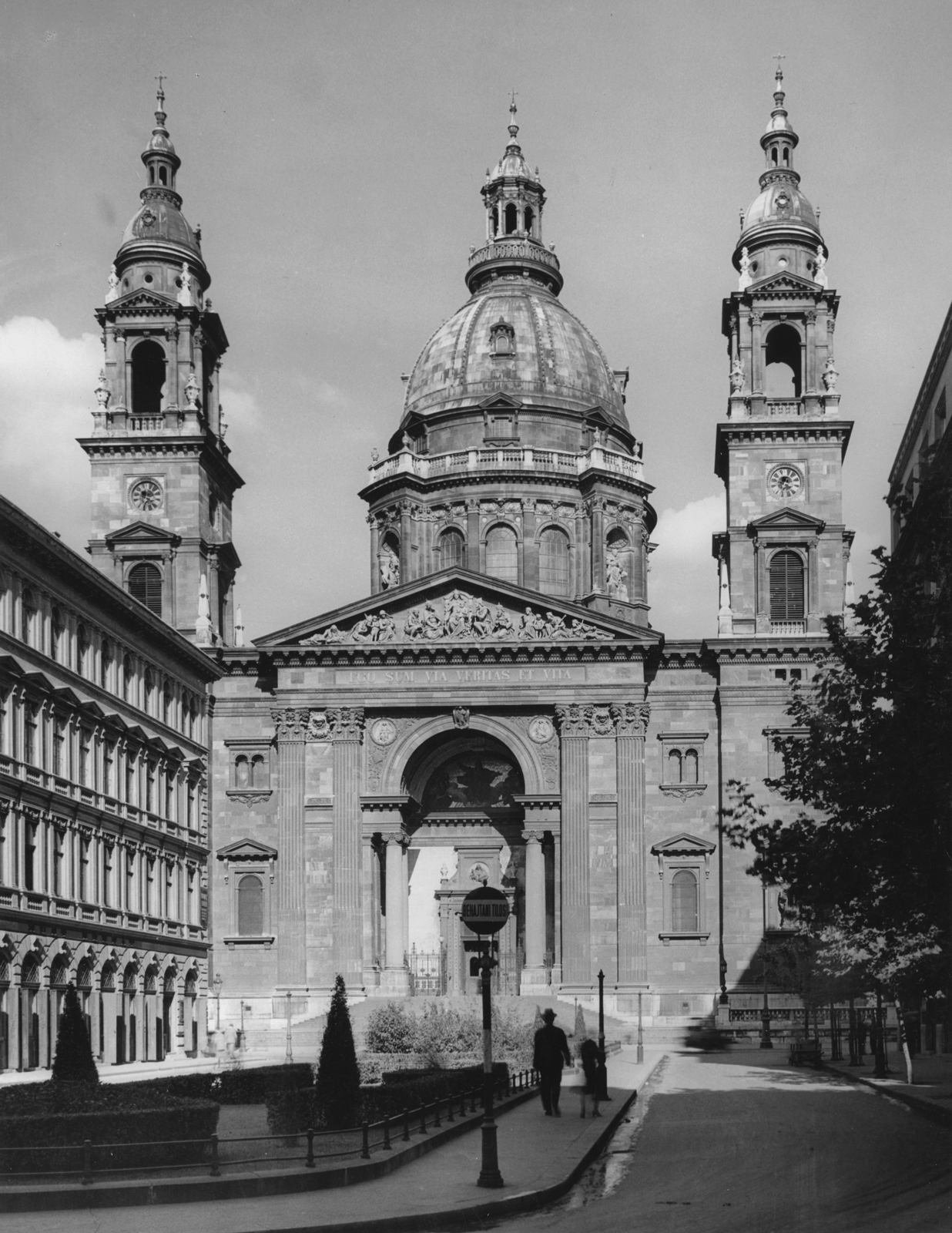 Magyarország, Budapest V., Szent István tér, Szent István-bazilika (Ybl Miklós, 1906.)., 1940, Somlai Tibor, épített örökség, templom, építészet, Bazilika, neoreneszánsz, historizmus, Ybl Miklós-terv, katolikus, Hild József-terv, Budapest, Fortepan #24125