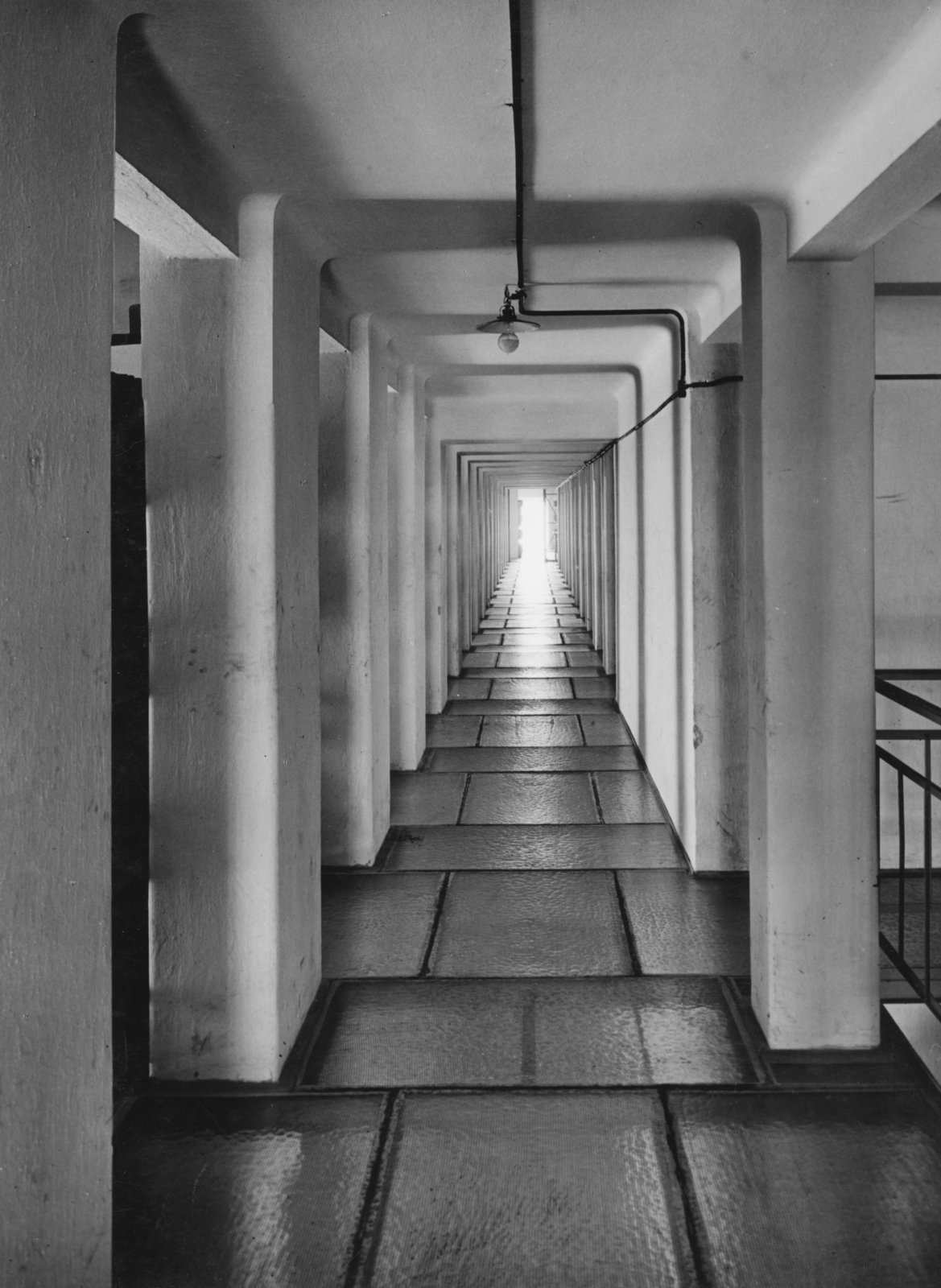 Magyarország, budai Vár, Budapest I., Bécsi kapu tér, Magyar Országos Levéltár, raktár., 1940, Somlai Tibor, folyosó, Budapest, Fortepan #24129